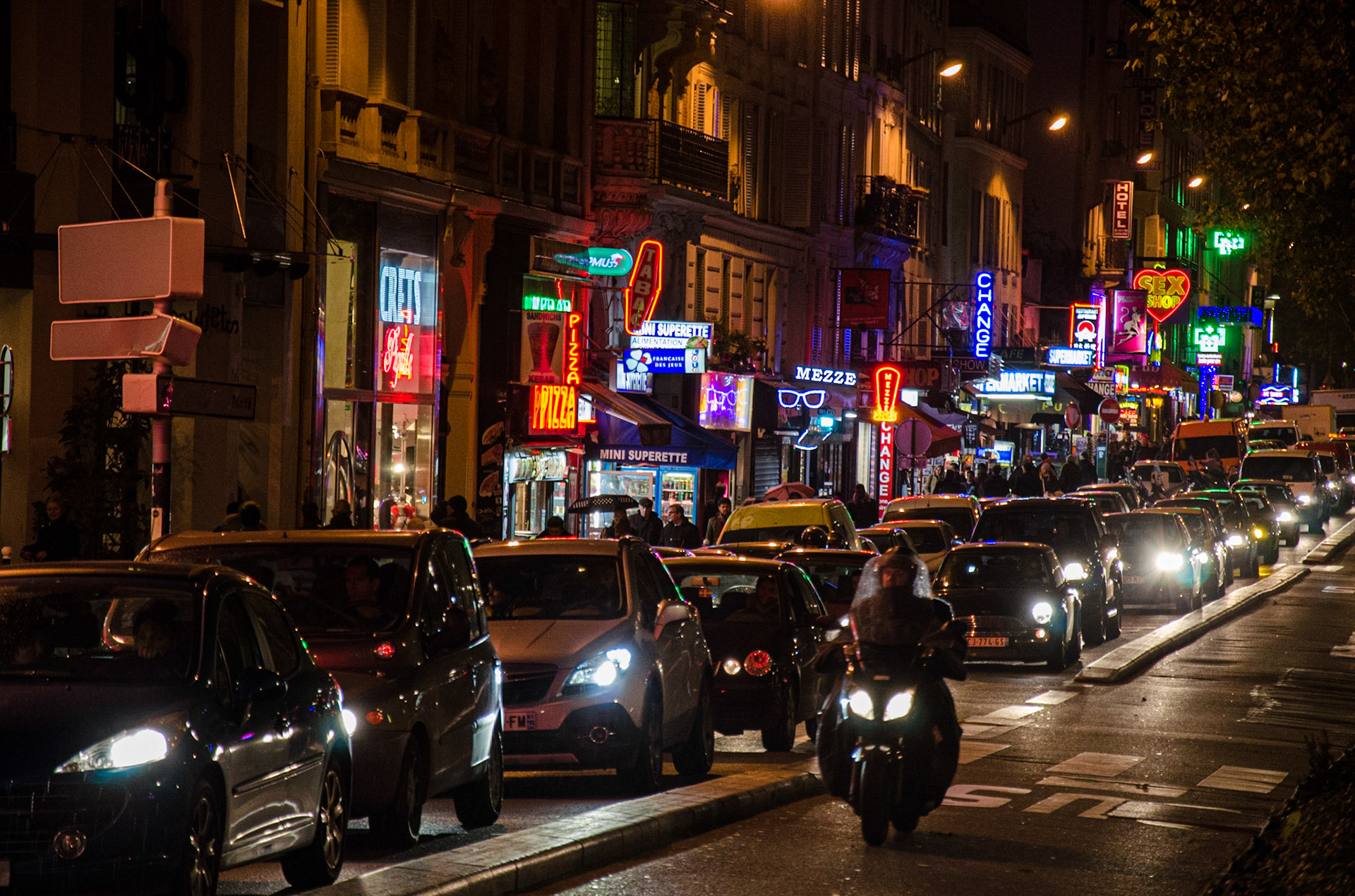 Paris 18h52 11/13 Pigalle