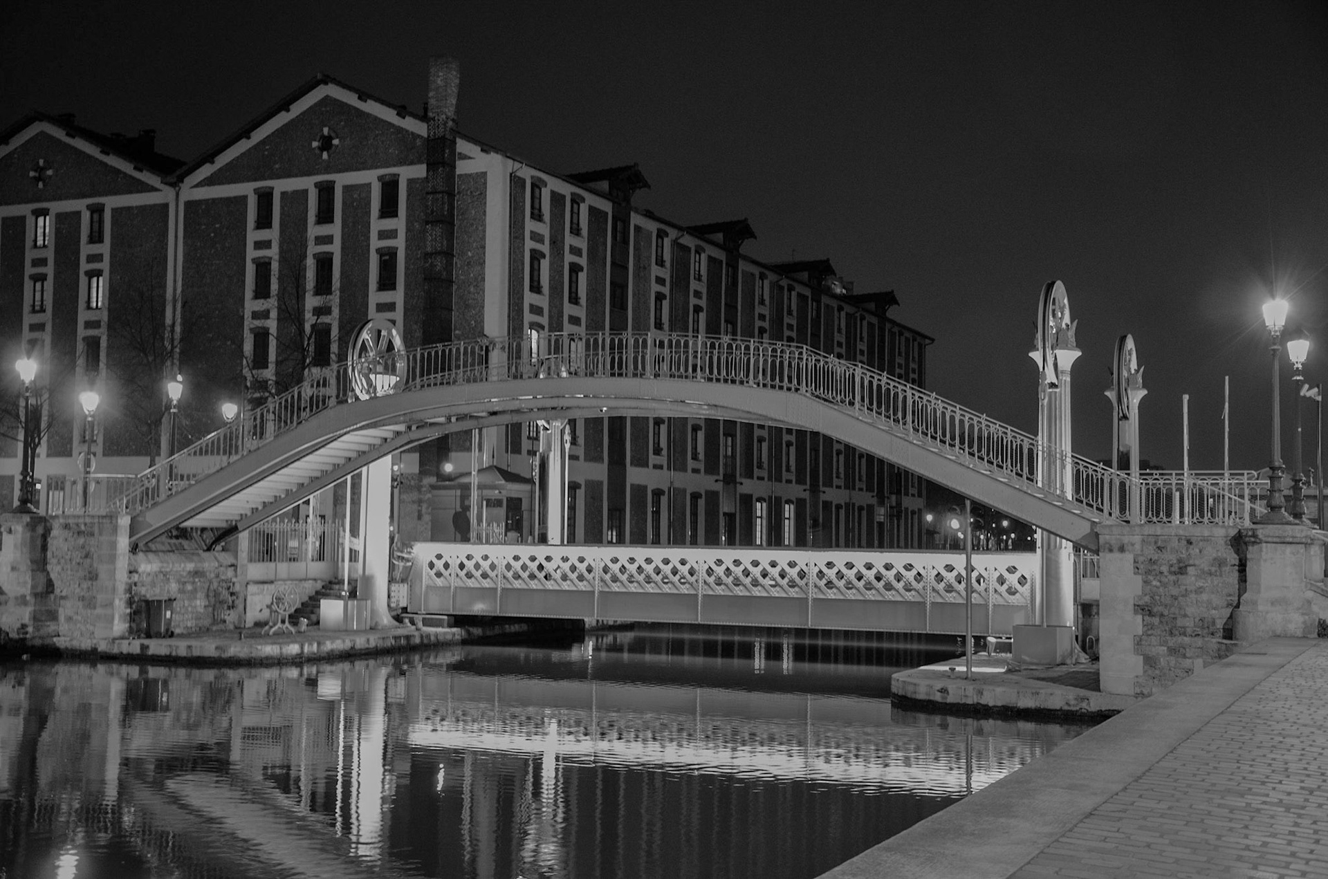 Paris 21h06 11/12 Pont rue de Crimé