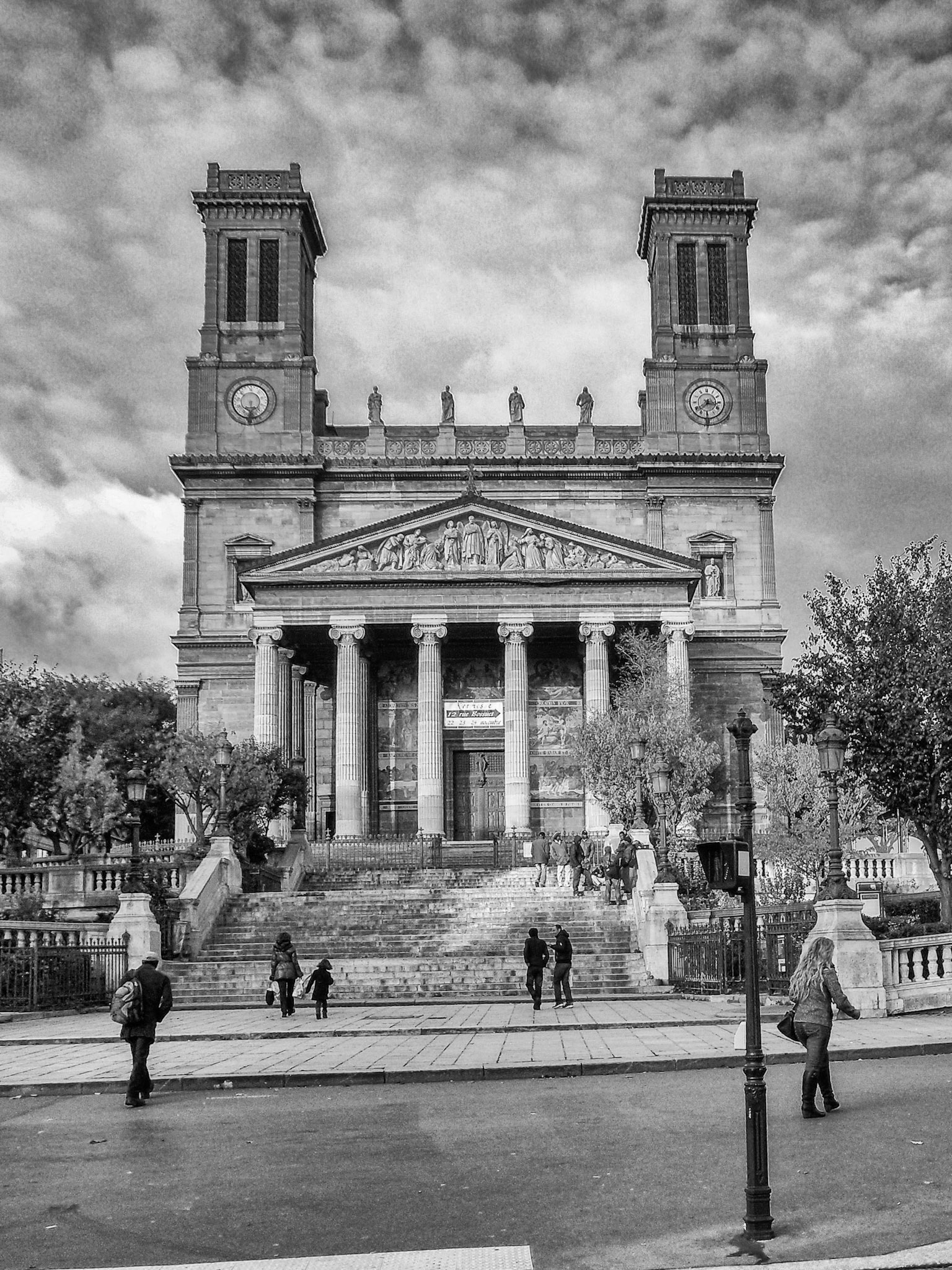 Paris  13h38 11/13 Eglise Saint-Vincent de Paul