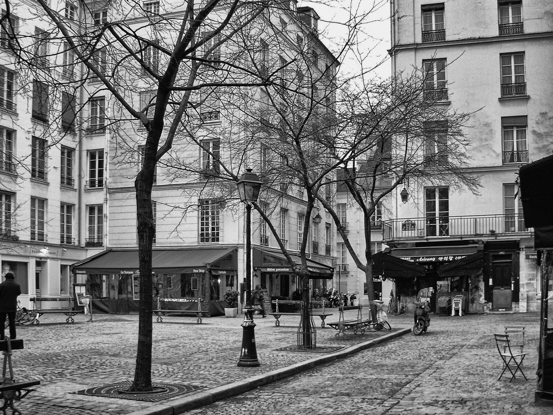 Paris 10h42 02/11 Place du marché St Catherine