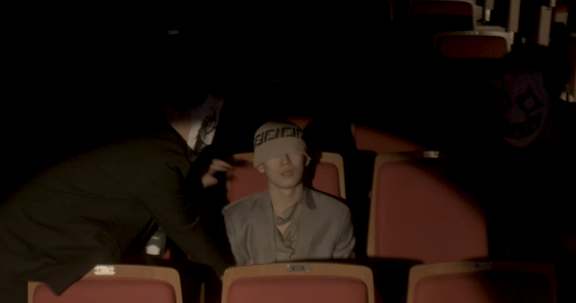 'AVN - Moonwalker (Feat. SUZO)' M/V
