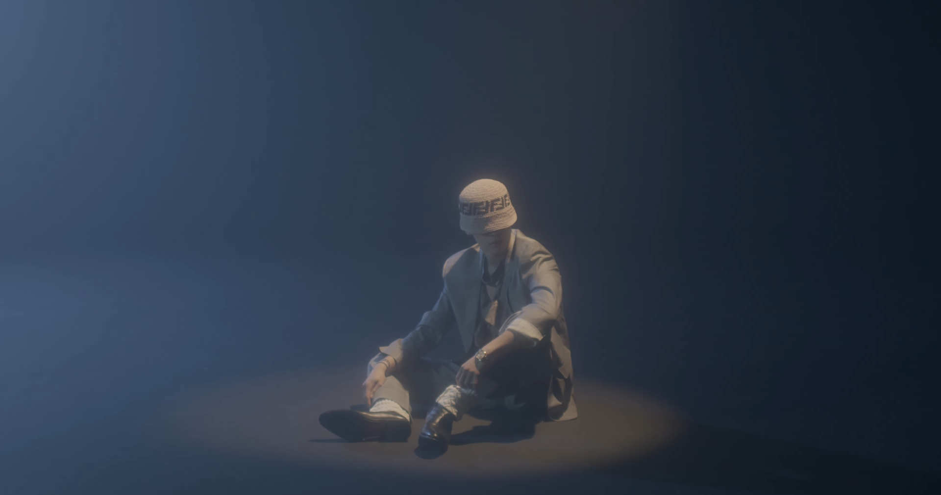 'AVN - Moonwalker (Feat. SUZO)' M/V