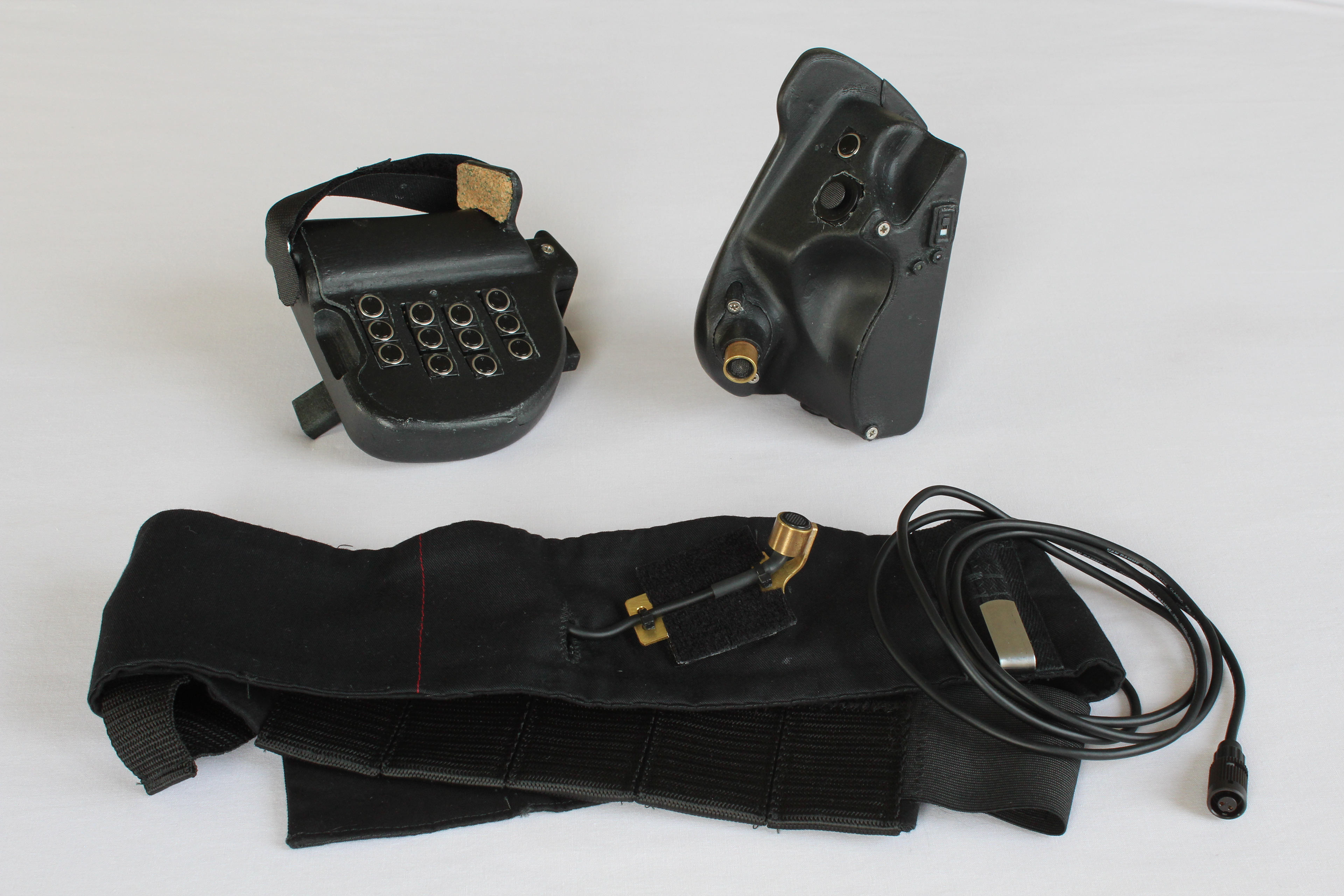 The strophonion – gesture-controlled live electronics by Alex Nowitz. This model has been manufactured at STEIM in 2014 by Chi-ha-ucciso-Il-Conte? (Nicolò Merendino) [cases] and Sukandar Kartadinata [electronics]. Image by Janina Janke.