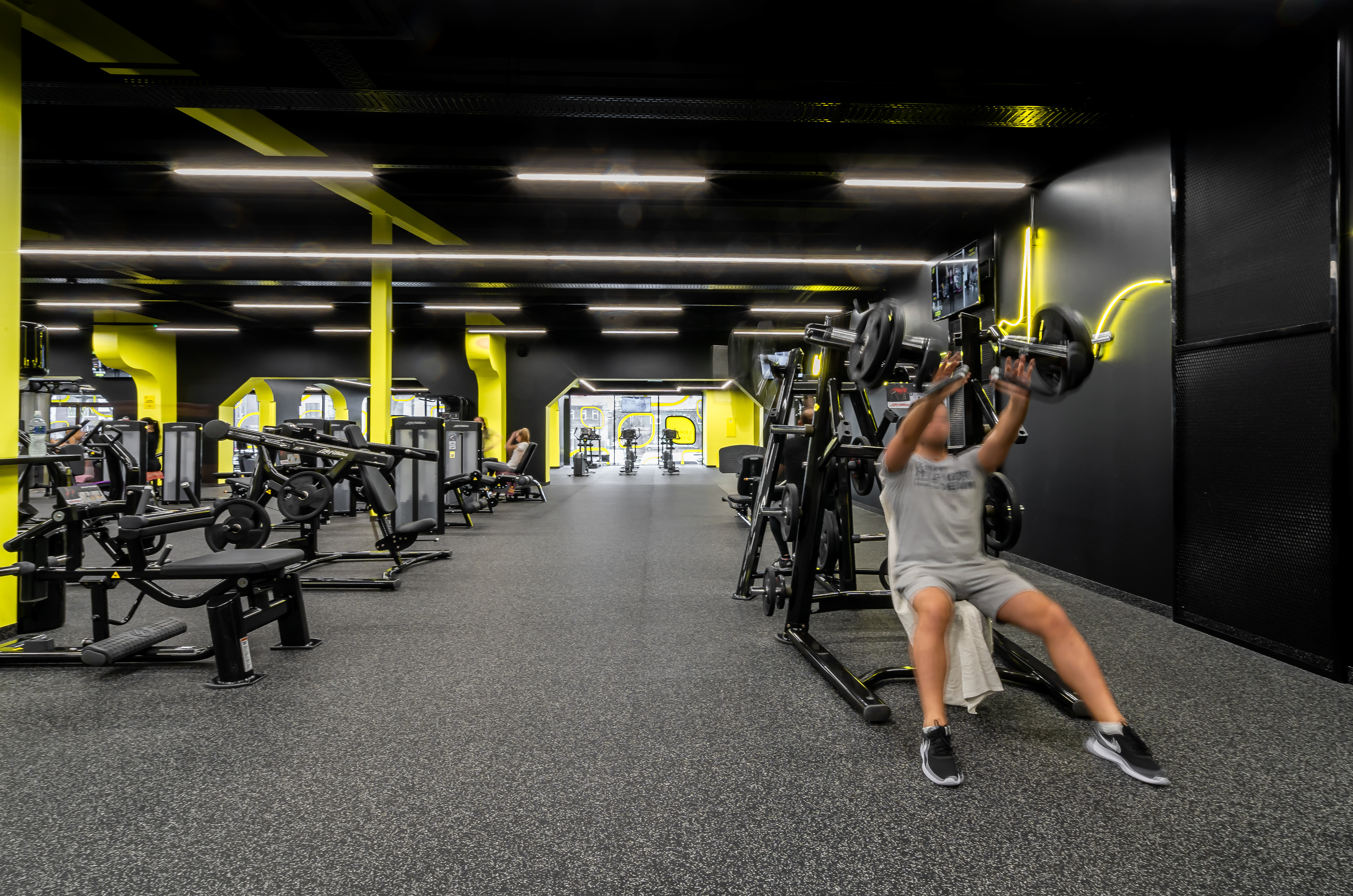 Gym team. Lemon Gym Латвия. Замки в Lemon Gym. Лимон Джим Пермь. Akropole Lemon Gym снаружи.