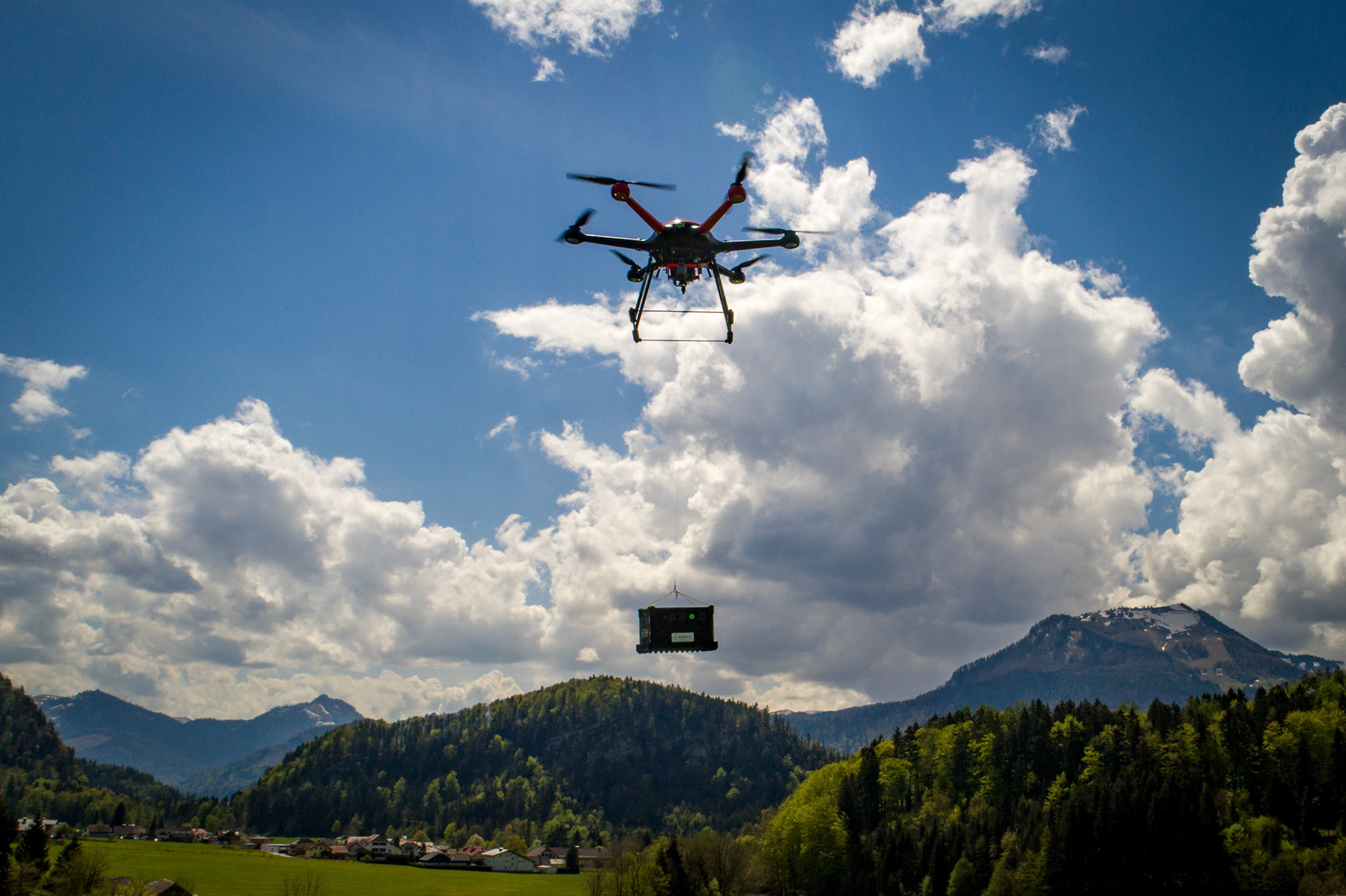 Drone-winch ing