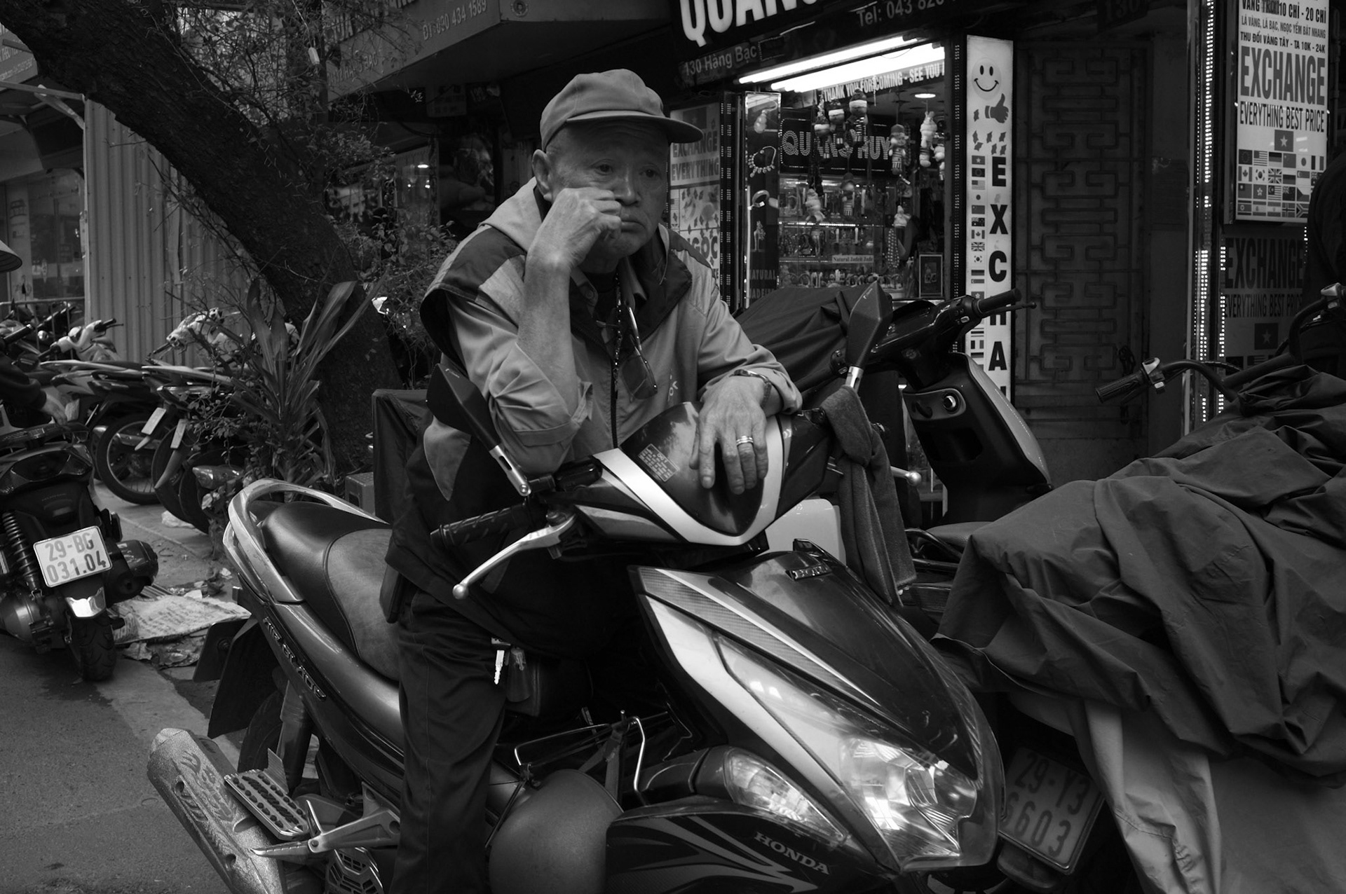 Waiting, Hà Nội, Việt Nam