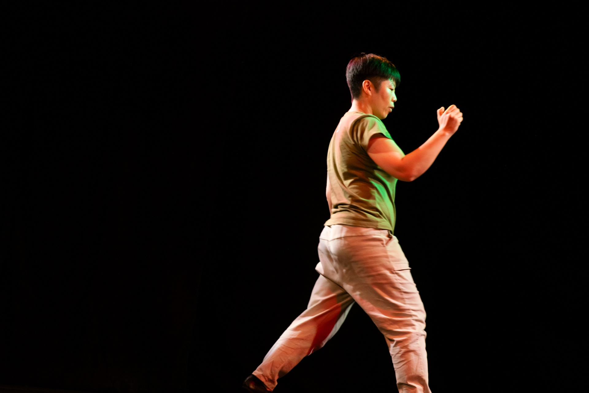 Stage performance 이산
