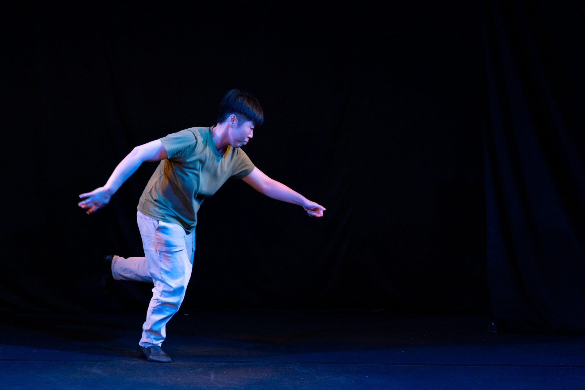 Stage performance 이산
