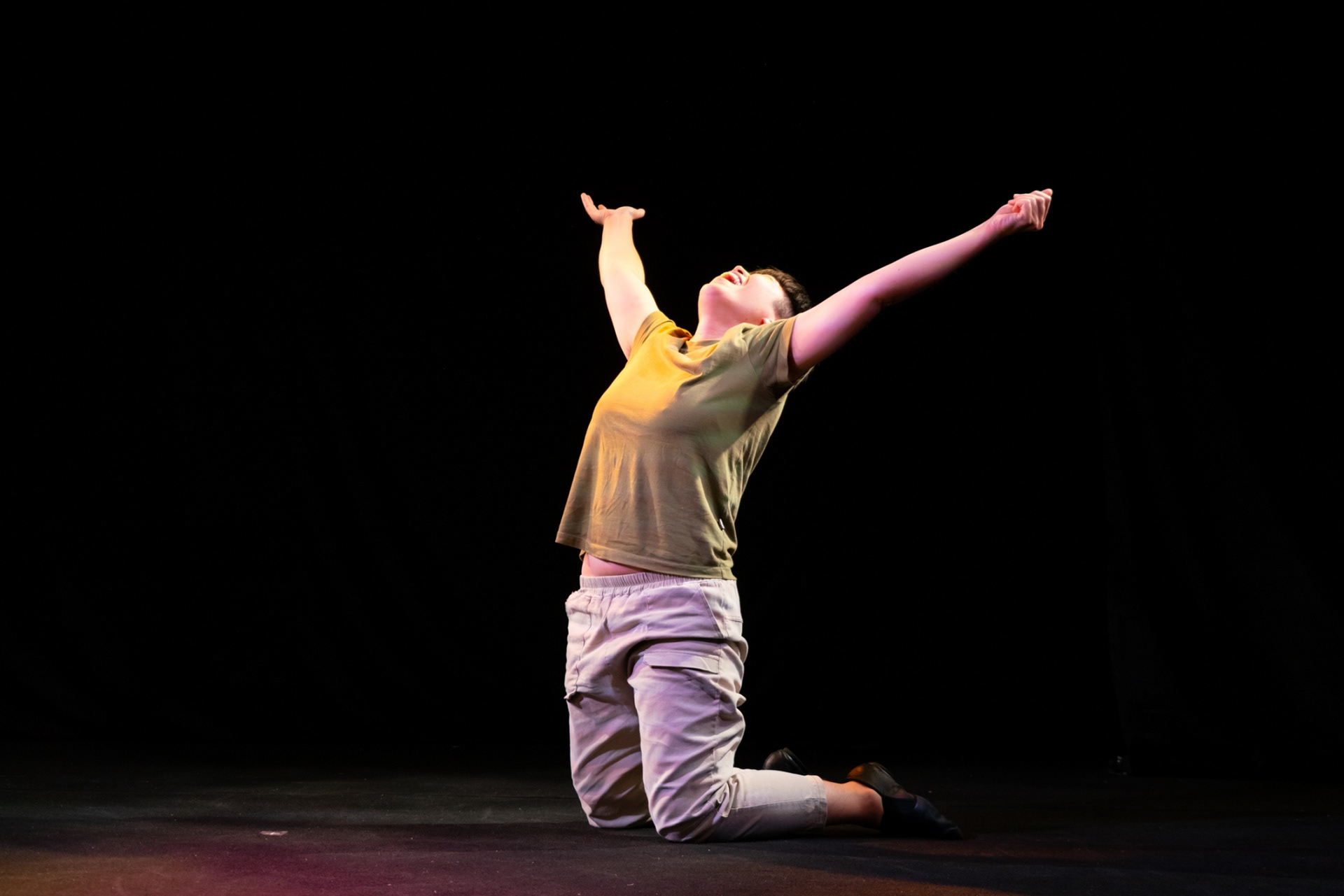 Stage performance 이산