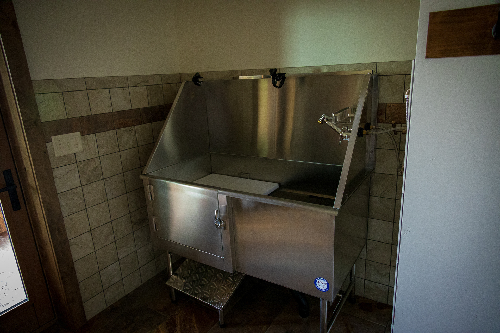 Fish cleaning station