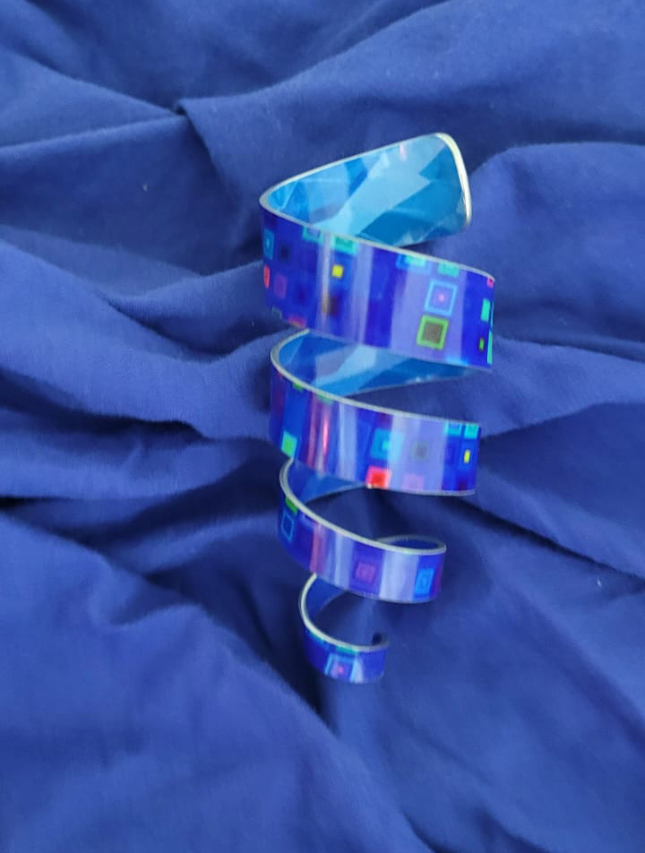 TWISTED BROOCH - blue