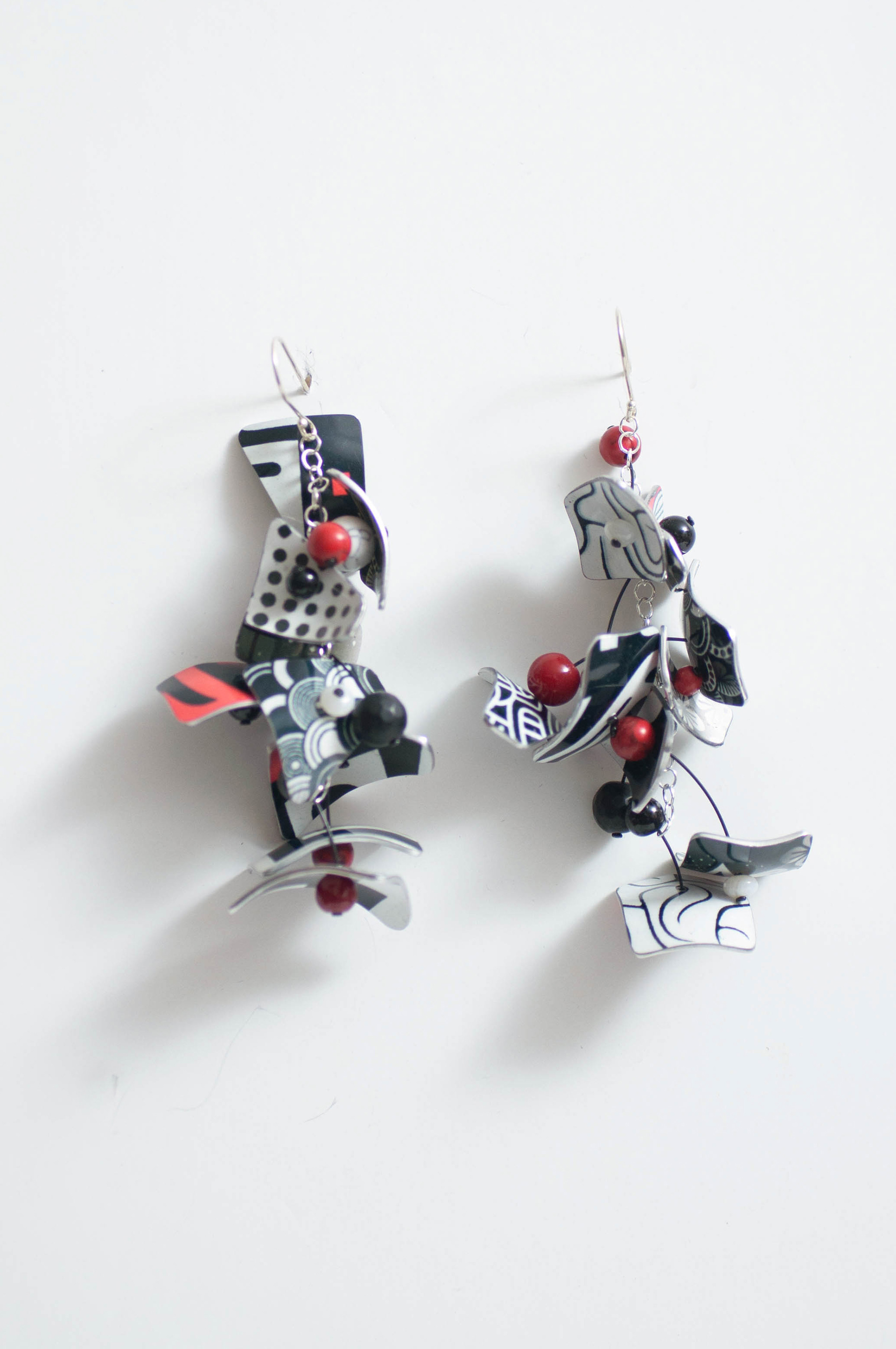 ZEST EARRINGS - black & white