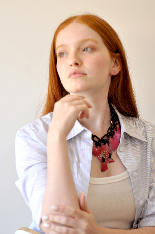 GEO SHAPES NECKLACE - red
