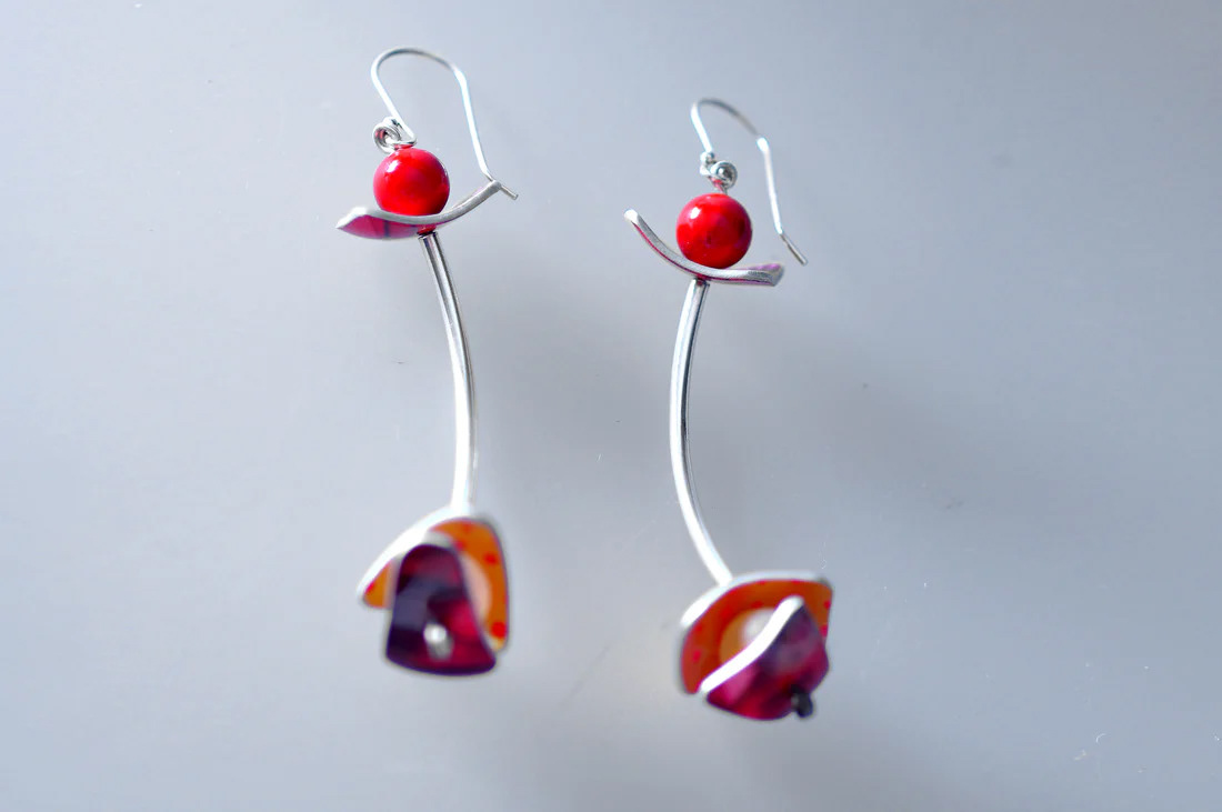 SILVER TUBE EARRINGS - red
