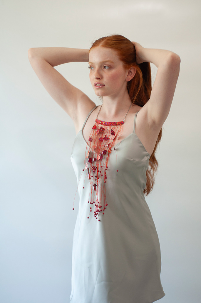 CURTAINA NECKLACE - red