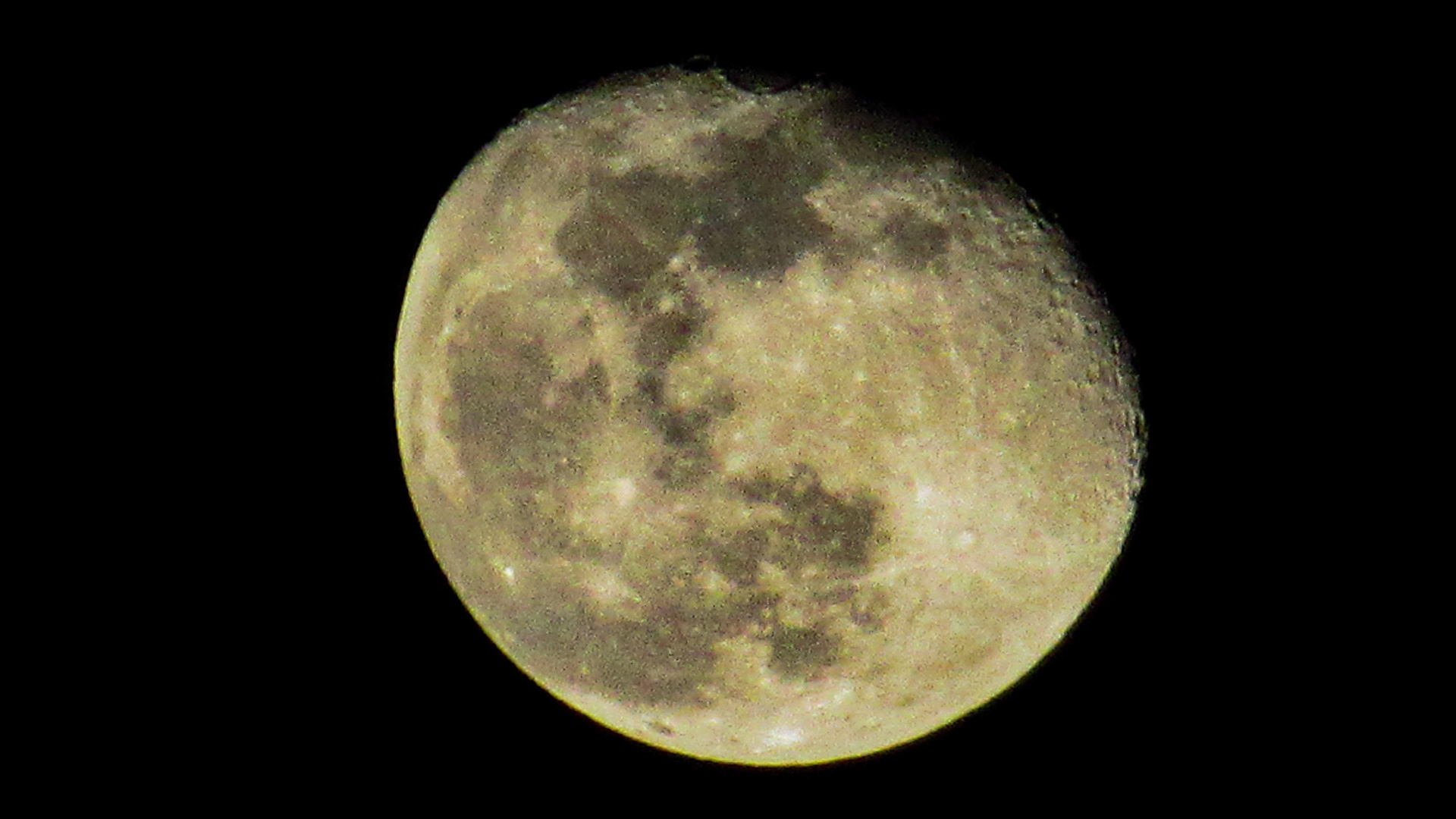 Wanin Gibbous Moon 2020,03,11