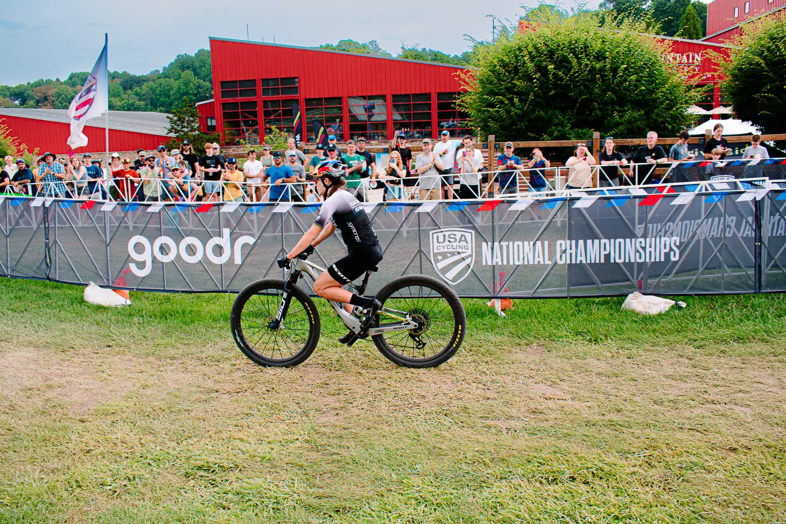 #115 Kate Courtney (Scott-SRAM MTB Race Team) Finishing Second