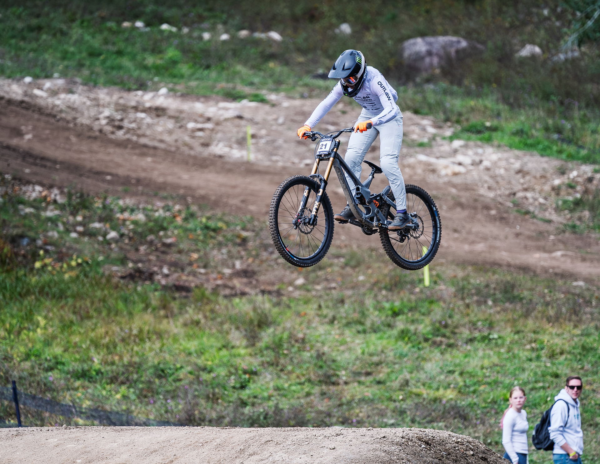 2026 UCI Downhill World Cup Rider #21 With Onlookers Awed At His Jump 