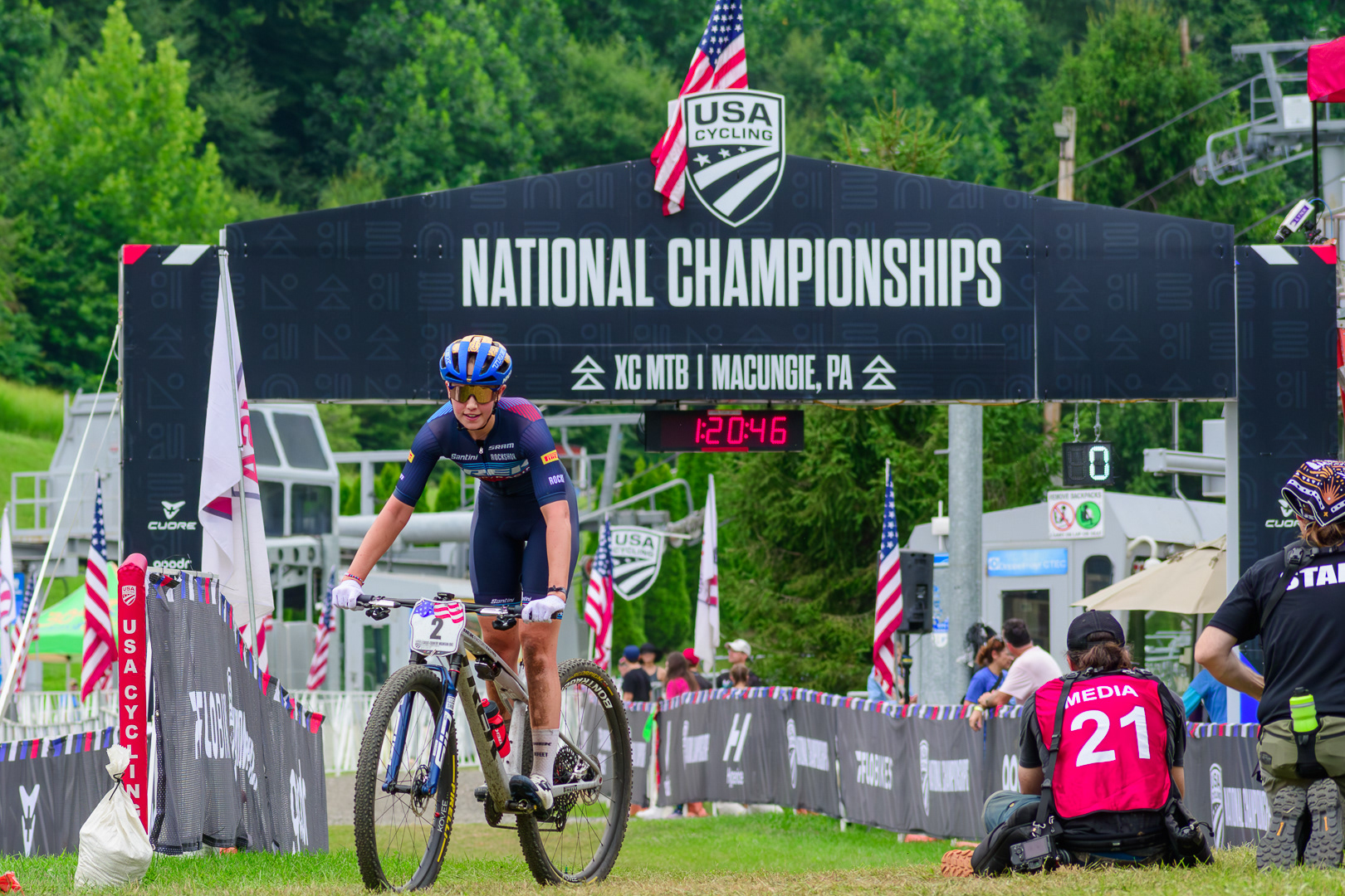 #2 Madigan Munro (TREK FACTORY RACING - PIRELLI) Crossing The Finish Line 