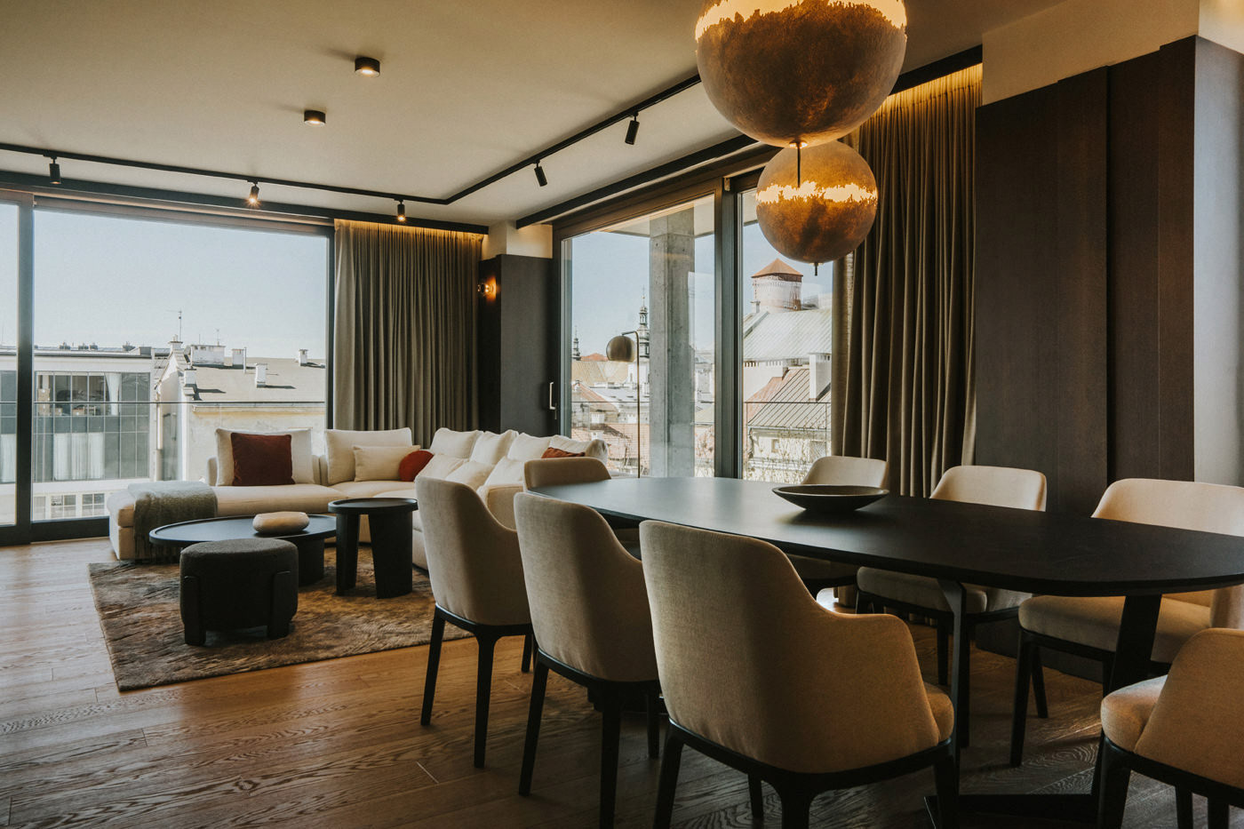 Apartament Kraków, nowoczesny design, widok na wawel, fotografia wnętrz, nowoczesna kuchnia, przestrzenna jadalnia , stare miasto