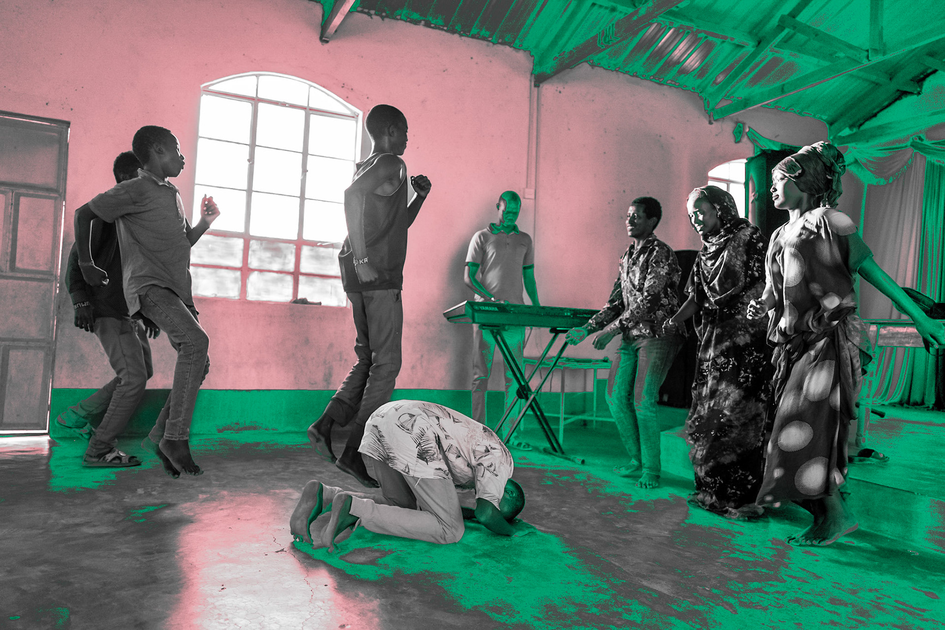 In Maikona, a village located in the north of Chalbi Desert, people are dancing and praying in a church. The pastoralist community in Maikona relies on the seasonal river nearby for their livelihood, but due to the prolonged drought, they have experienced extreme hardship. Many have lost their animals, and even the last group of camels had to leave in search of food in 2022.