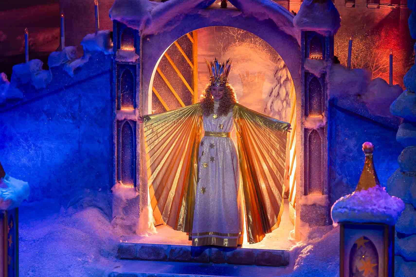 Nürnberger Christkind (Nora Falk) bei der TV-Show "Das Adventsfest der 100.000 Lichter" im Congress Centrum Suhl, Deutschland, 29. November 2025.