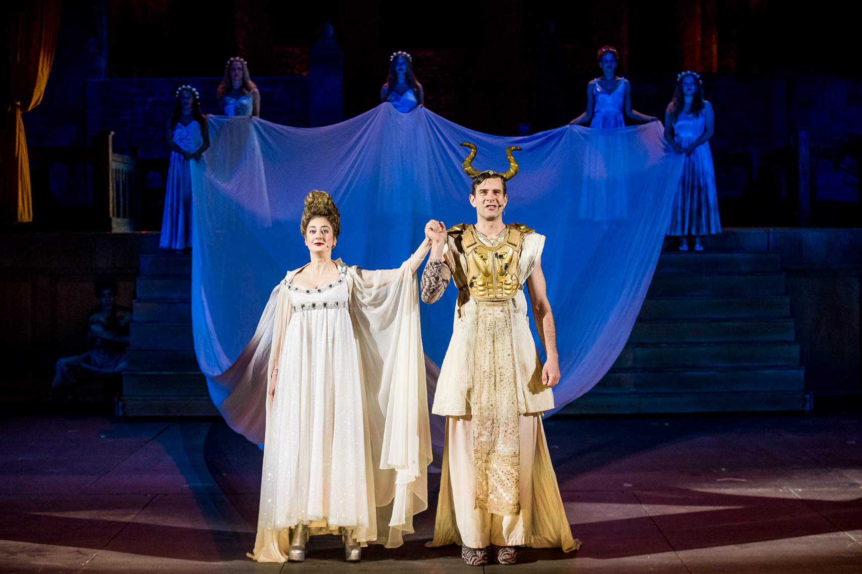 Constanze Feulner (als Titania) mit Claas Eric Lewerenz (als Oberon)