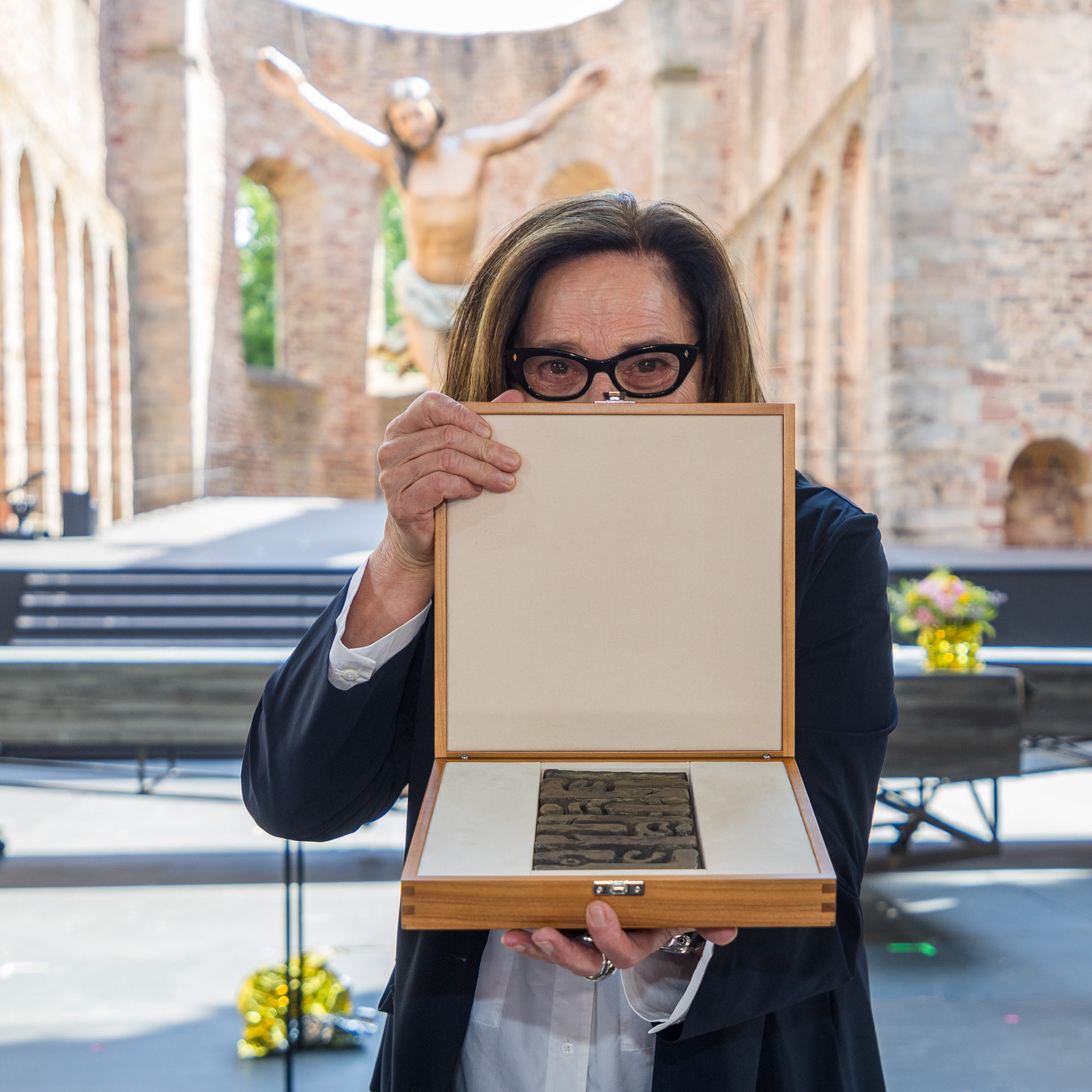 Schauspielerin Charlotte Schwab (70) wurde für Ihre Darstellung des „König Lear” während der 72. Bad Hersfelder Festspiele mit dem Großen Hersfeldpreis in der Stiftsruine ausgezeichnet. Der Hersfeld-Preis ist eine Auszeichnung für Schauspieler. Er wird seit 1962 jährlich im Rahmen der Bad Hersfelder Festspiele von der Gesellschaft der Freunde der Stiftsruine und der Stadt Bad Hersfeld verliehen. Preisträger sind Darsteller der laufenden Festspielsaison, die von einer fünfköpfigen Kritiker-Jury ausgewählt werden. 16. Juli 2023, Bad Hersfeld / Hessen / Deutschland