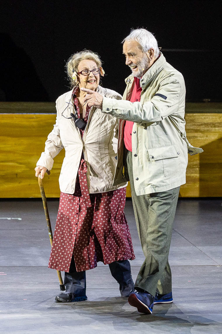 Brigitte Grothum (Olga) mit Walter Kreye (Eric) während der Medienprobe zu "Wie im Himmel" bei den 73. Bad Herfsleder Festspiele am 25. Juli 204 in der Stiftsruine Bad Hersfeld / Hessen / Deutschland