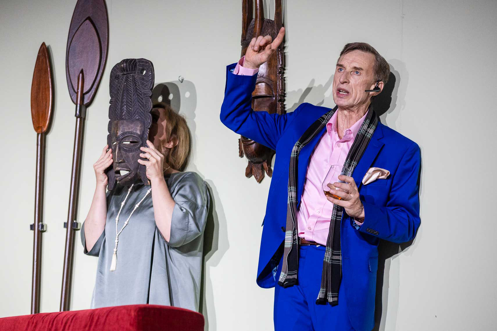 Mara Widmann (Véronique Houillé), Thorsten Krohn (Alain Reille) während der Generalprobe zu "Der Gott des Gemetzels" bei den 74. Bad Hersfelder Festspiele, 26. Juni 2025, Schloß Eichhof / Bad Hersfeld / Deutschland
