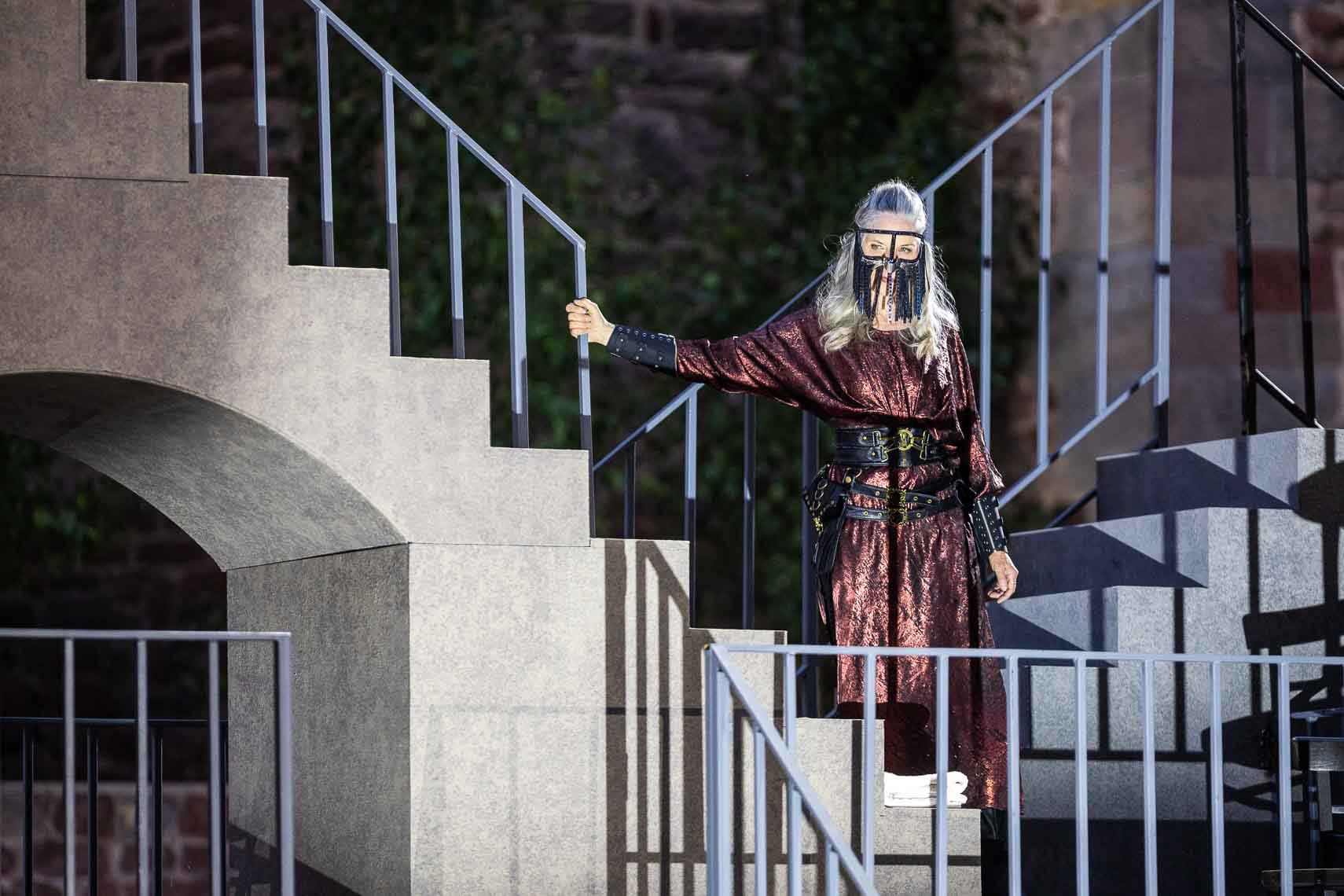 Bettina Hauenschild (Hippolyta), Generalprobe "Sommernachtsträume" bei den 74. Bad Hersfelder Festspiele 2025, 18. Juni 2025, Stiftsruine Bad Hersfeld / Hessen / Deutschland