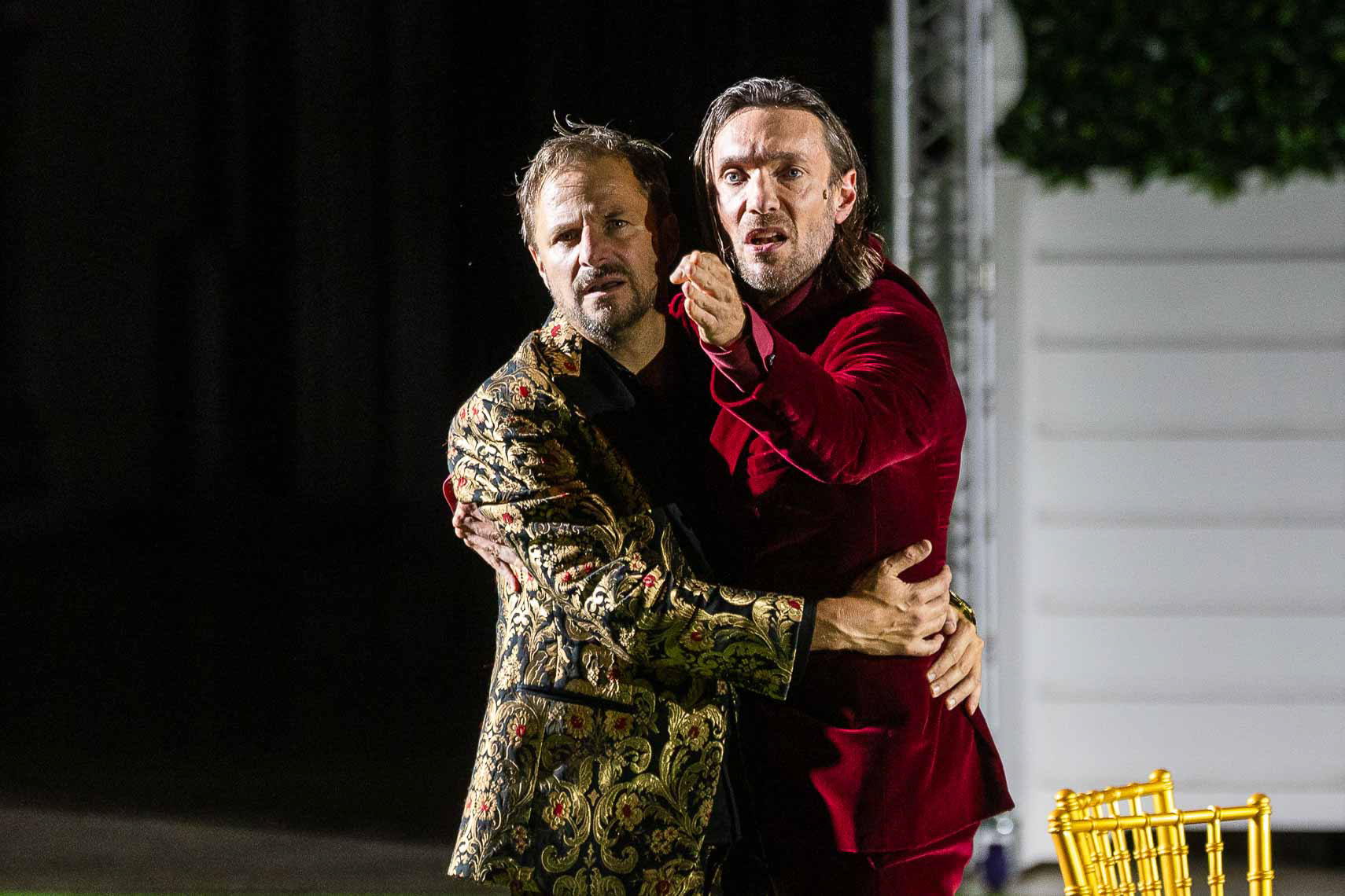 Philipp Hochmair (Jedermann) und Christoph Luser (Jedermanns guter Gesell) während der Generalprobe zu "Jedermann" bei den Salzburger Festspielen am 15. Juli 2025 auf dem Domplatz Salzburg / Land Salzburg / Österreich