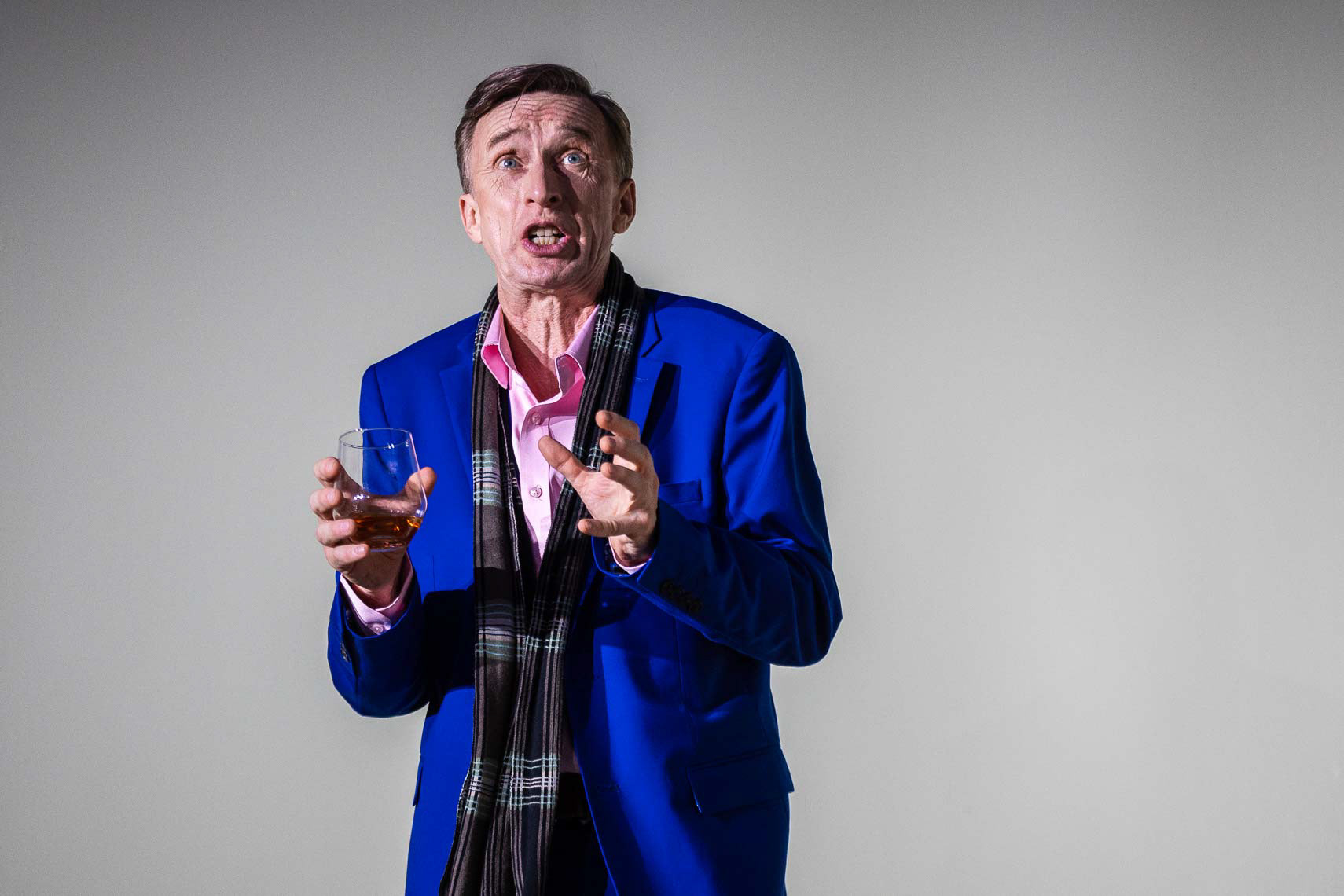 Thorsten Krohn (Alain Reille) während der Generalprobe zu "Der Gott des Gemetzels" bei den 74. Bad Hersfelder Festspiele, 26. Juni 2025, Schloß Eichhof / Bad Hersfeld / Deutschland