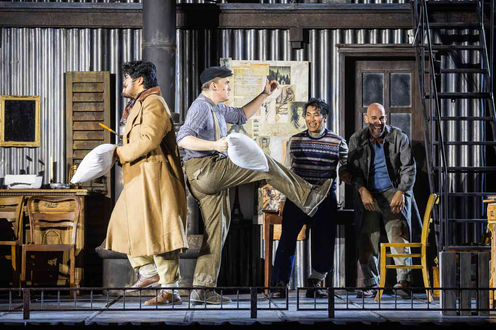Aaron Eunhyuk Lee (Colline), Konstantin Ingenpaß (Schaunard), Jongwoo Kim (Rodolfo), Kammersänger Máté Sólyom Nagy (Marcello)