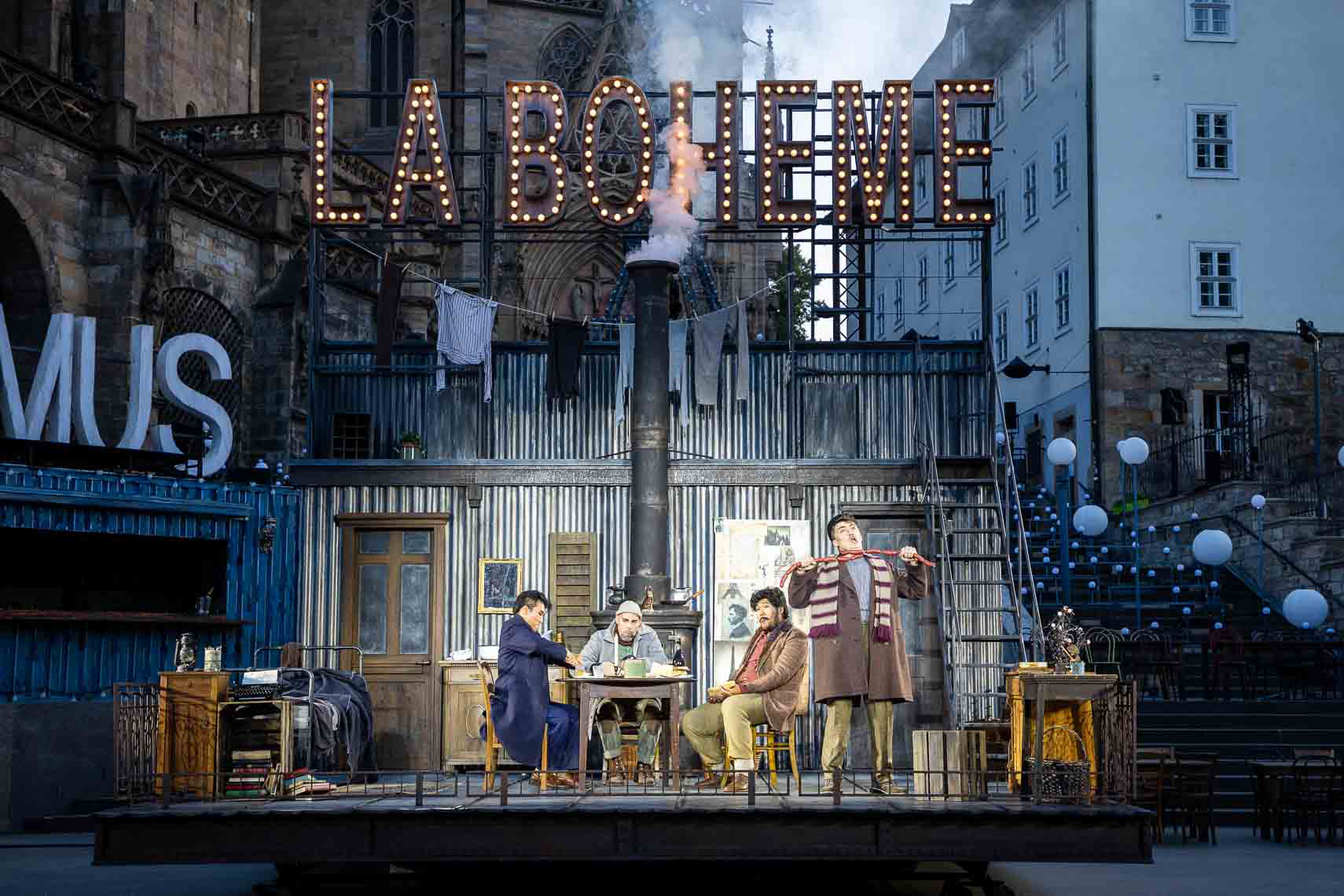 Jongwoo Kim (Rodolfo), Kammersänger Máté Sólyom Nagy (Marcello), Aaron Eunhyuk Lee (Colline), Konstantin Ingenpaß (Schaunard)