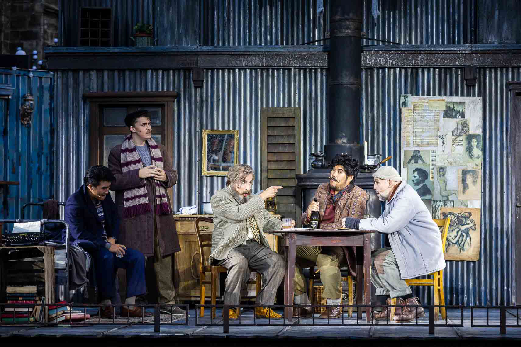 Jongwoo Kim (Rodolfo), Konstantin Ingenpaß (Schaunard), Rainer Zaun (Benoit), Aaron Eunhyuk Lee (Colline), Kammersänger Máté Sólyom Nagy (Marcello)