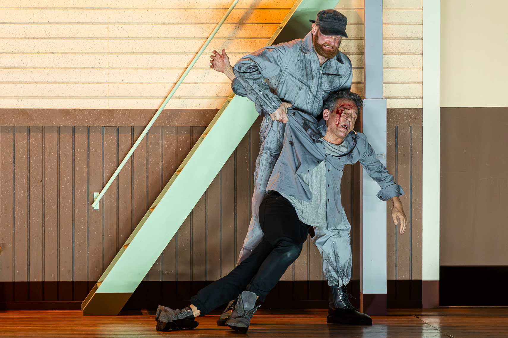 Mathias Znidarec (Conny) verprügel Henry Arnold (Daniel Daréus) während der Medienprobe zu "Wie im Himmel" bei den 73. Bad Herfsleder Festspiele am 25. Juli 204 in der Stiftsruine Bad Hersfeld / Hessen / Deutschland