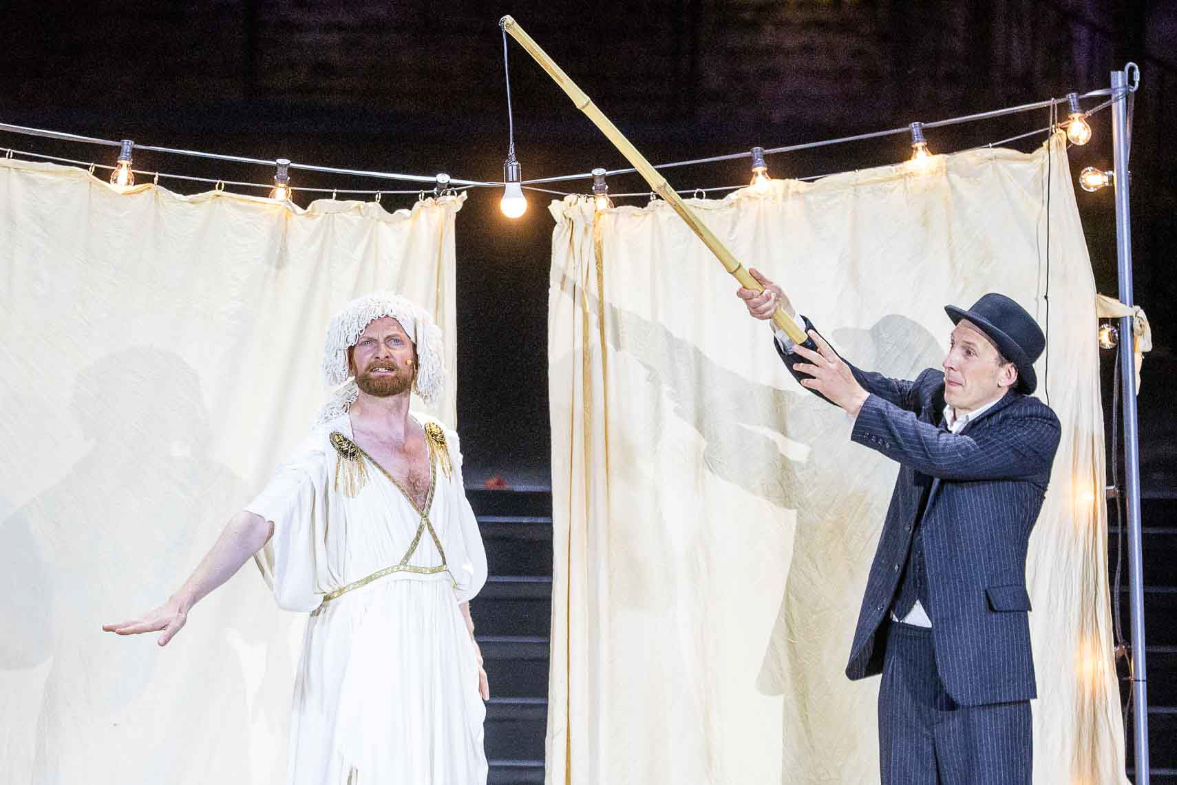 Mathias Znidarec (Thisbe) mit Peter Wagner (Franz Flöter)