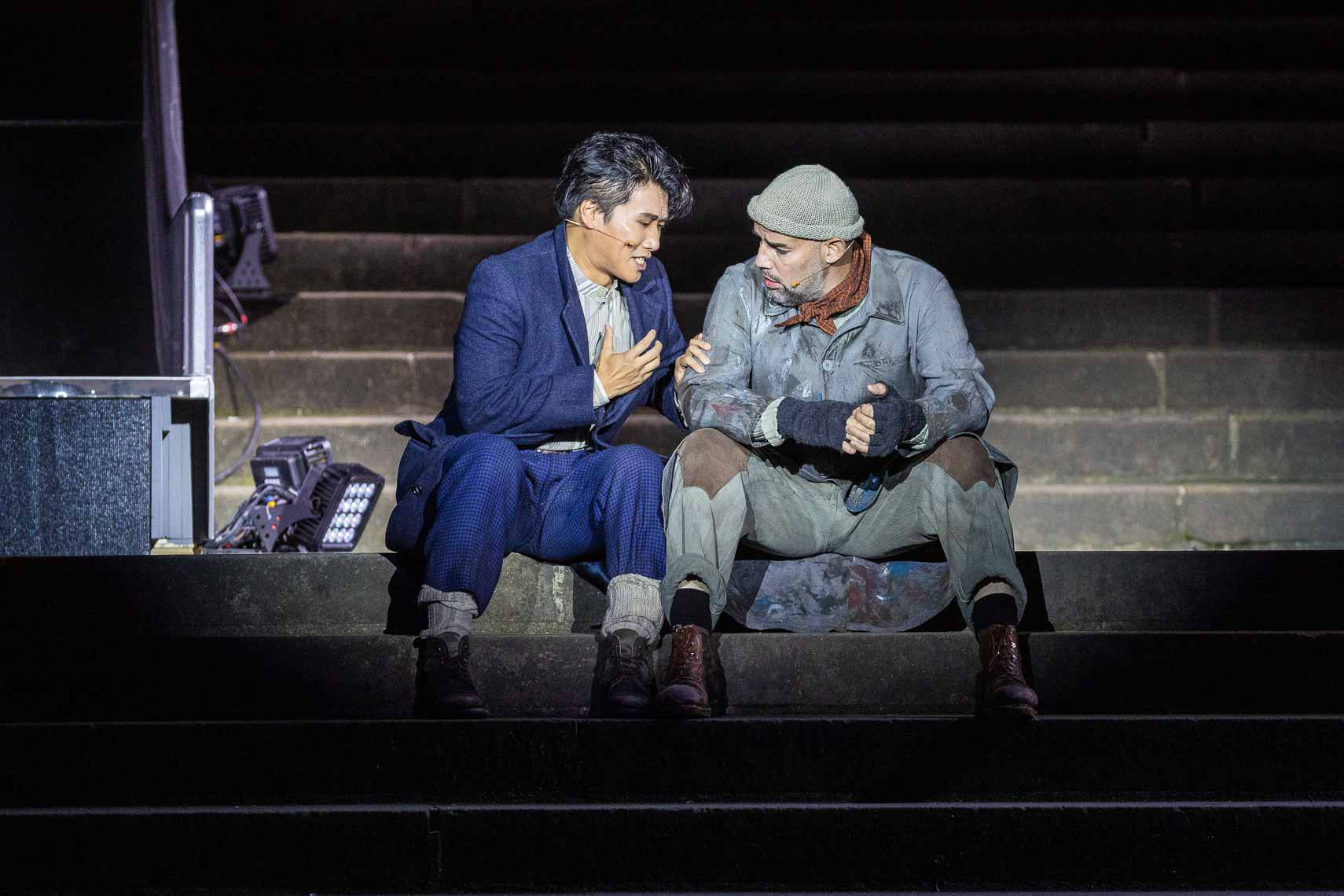 Jongwoo Kim (Rodolfo) und Kammersänger Máté Sólyom Nagy (Marcello) während der Generalprobe zu "La Bohème" bei den 32. Domstufen-Festspiele am 6. August 2025 auf dem Domplatz Erfurt / Thüringen / Deutschland
