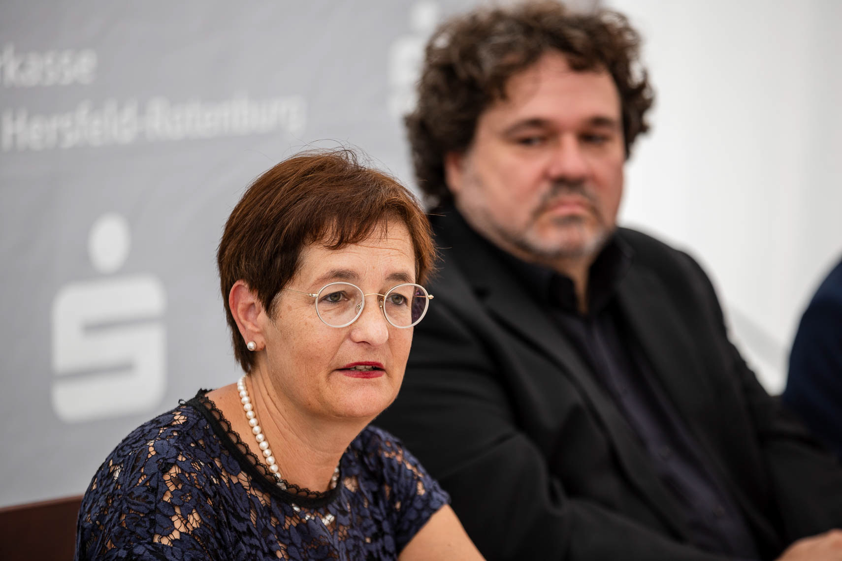 Abschlusspressekonferenz der 74. Bad Hersfelder Festspiele, Anke Hofmann (Bürgermeisterin der Stadt Bad Hersfeld), Joern Hinkel (Intendant der Bad Hersfelder Festspiele), aufgenommen am 13. August 2025, Bad Hersfeld / Hessen / Deutschland