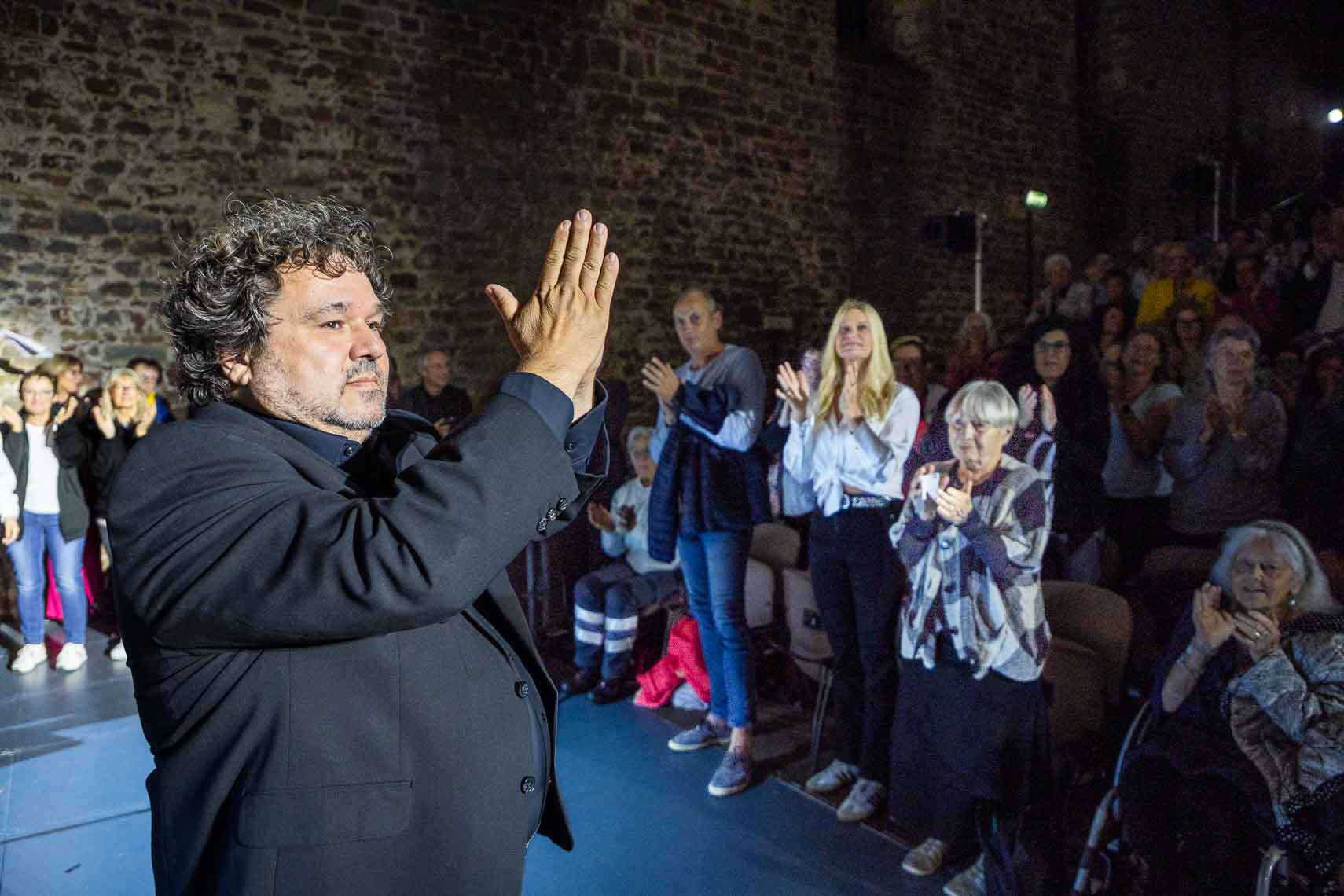 Joern Hinkel (scheidender Intendant) während der Abschluss-Gala der 74. Bad Hersfelder Festspiele in der Stiftsruine, aufgenommen am 18. August 2025 in Bad Hersfeld / Hessen / Deutschland