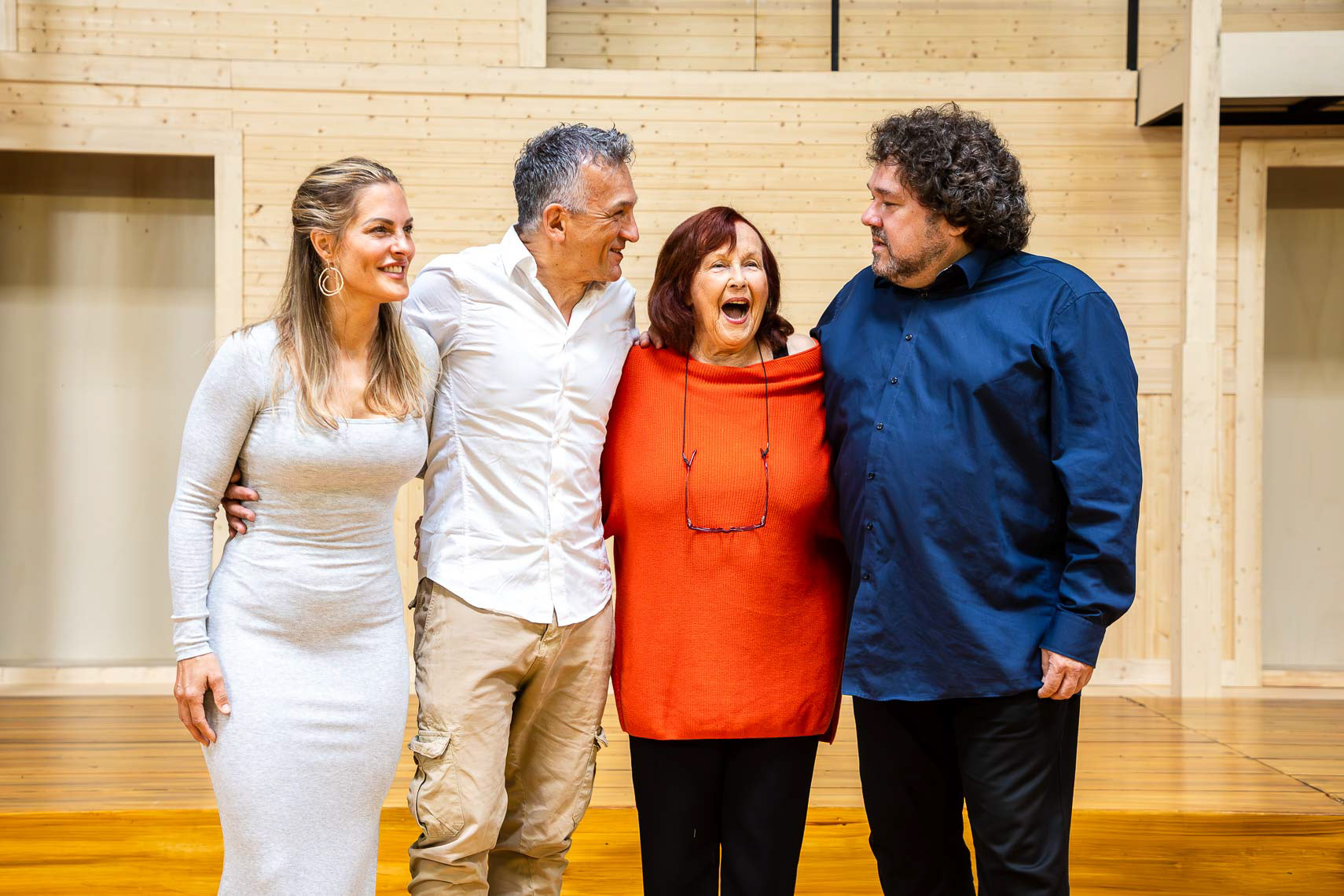 Sandy Mölling (Gabriella), Henry Arnold (Daniel Daréus), Brigitte Grothum (Olga), Joern Hinkel (Regie / Intendant)