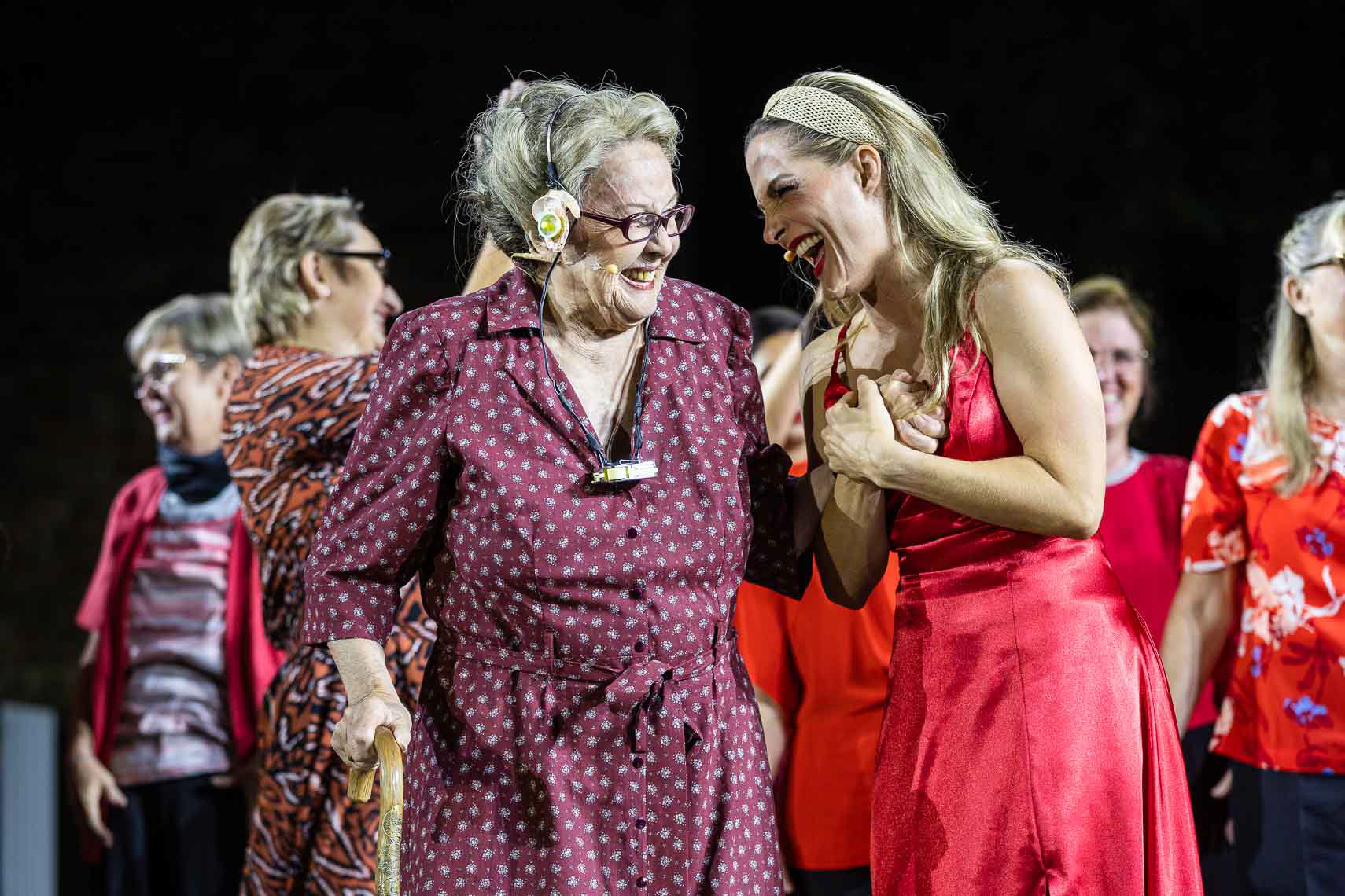Brigitte Grothum (Olga), Sandy Mölling (Gabriella) während der Premiere zu "Wie im Himmel" bei den 73. Bad Hersfelder Festspiele am 26. Juli 204 in der Stiftsruine Bad Hersfeld / Hessen / Deutschland
