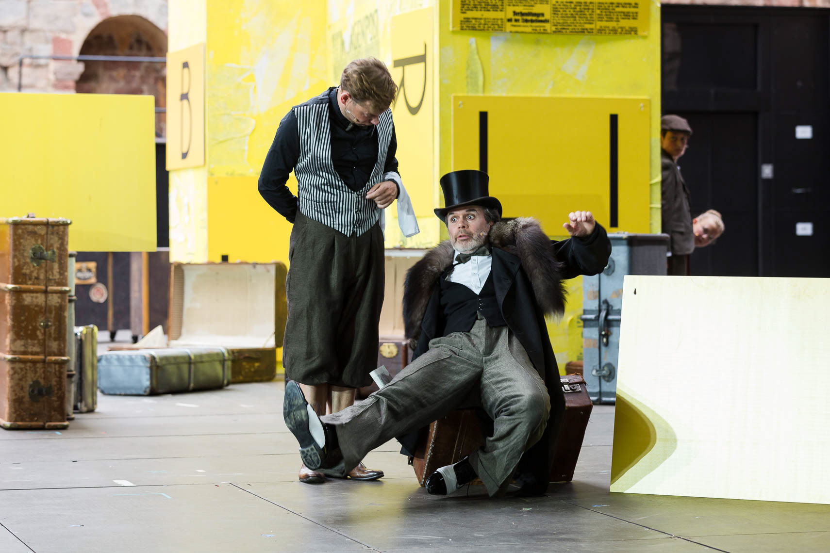 Mathias Schlung (Kellner) mit Tilo Keiner (Grundeis)