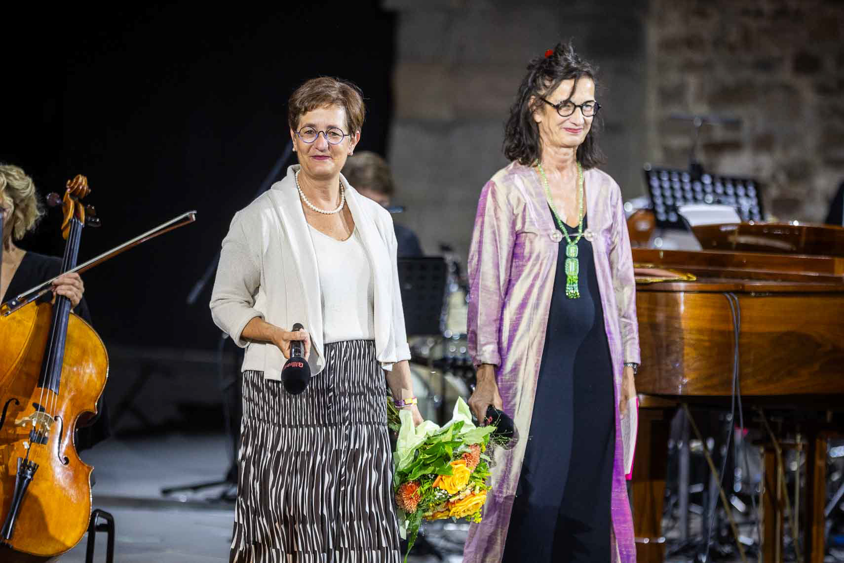 Bürgermeisterin Anke Hofmann mit Elke Hesse (Direktorin und Intendantin der Bad Hersfelder Festspiele) bei der Abschlussgala der 75. Bad Hersfelder Festspiele in der Stiftsruine in Bad Hersfeld, Hessen, Deutschland, 16. August 2026