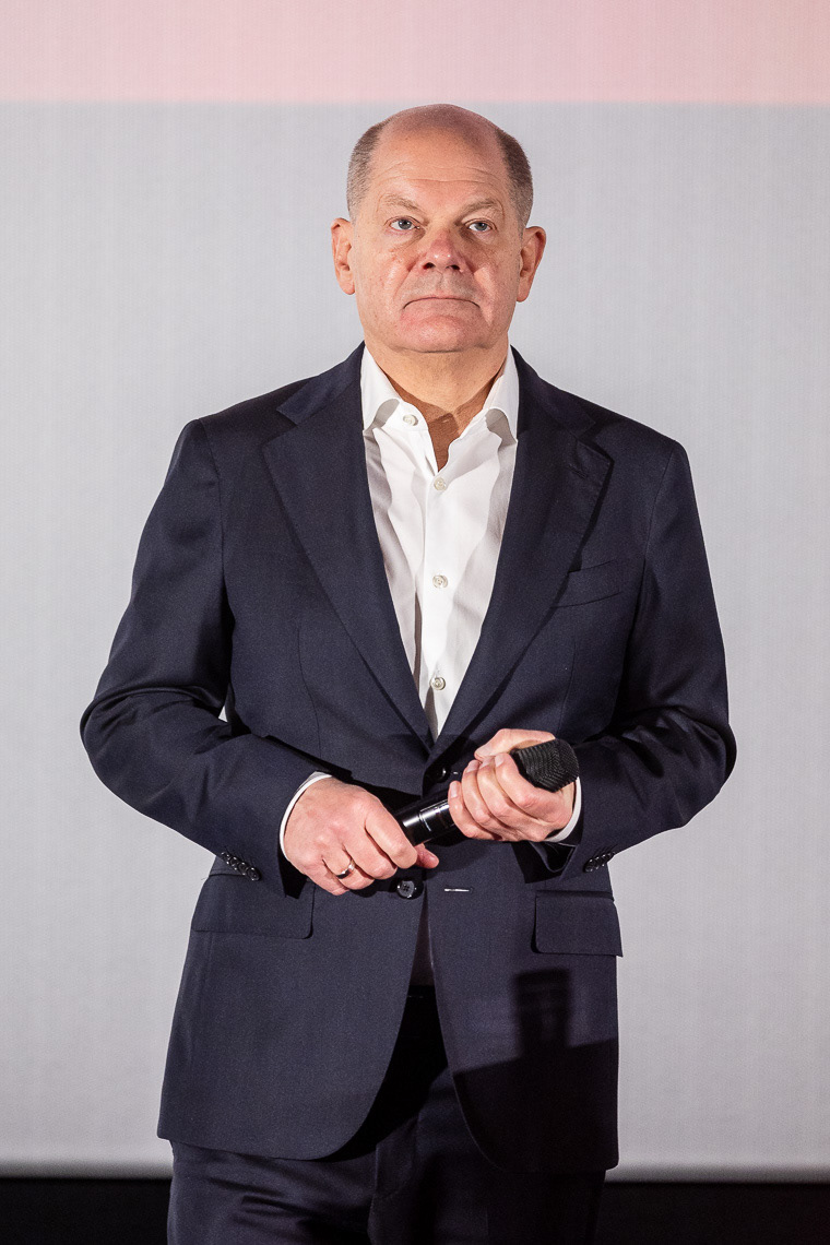 Bundeskanzler Olaf Scholz (66)