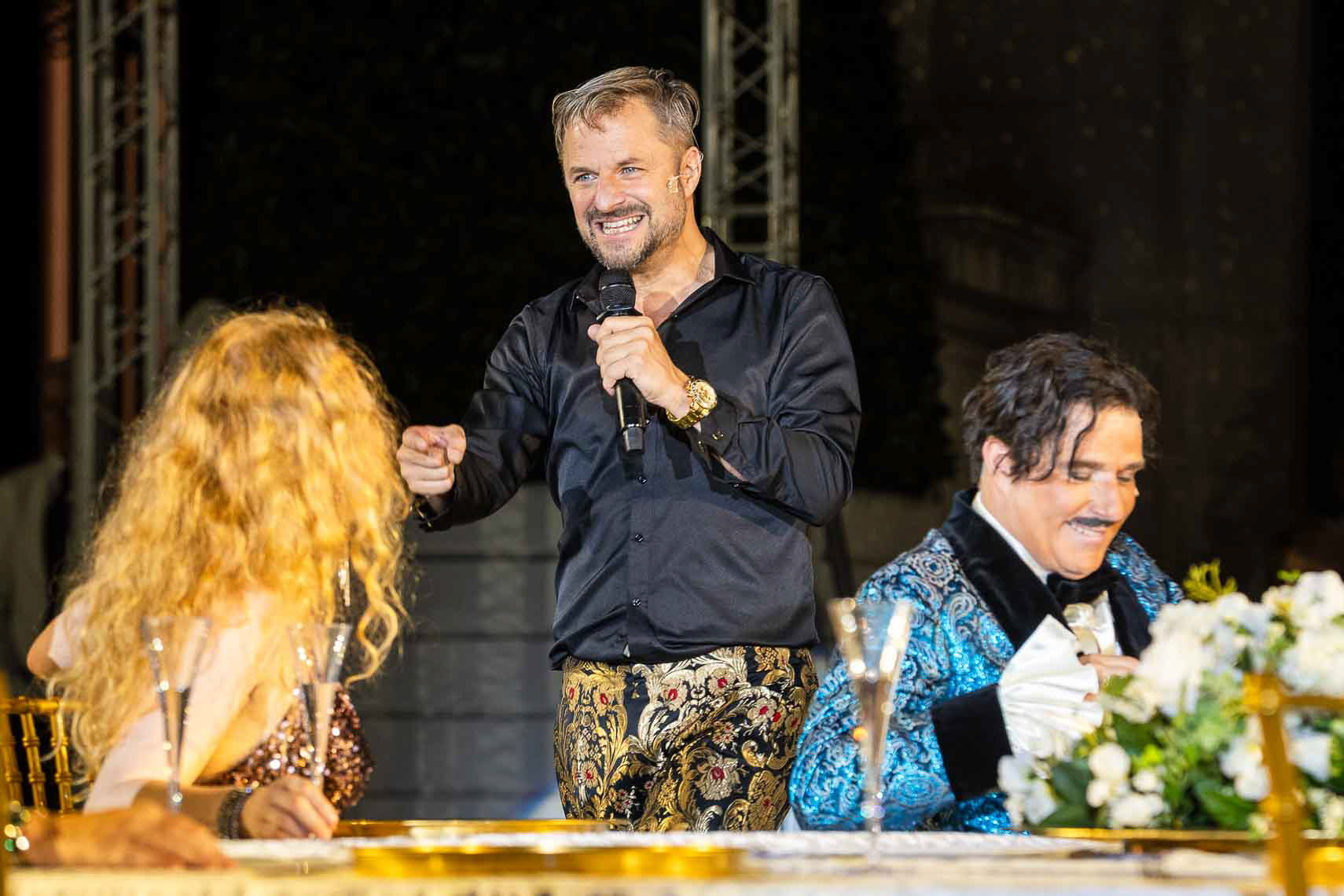 Philipp Hochmair (Jedermann) während der Generalprobe zu "Jedermann - Das Spiel vom Sterben des Reichen Mannes" von Hugo von Hofmannsthal (1874 - 1929) bei den Salzburger Festspielen 2024 am 17. Juli 2024 auf dem Domplatz Salzburg / Land Salzburg / Österreich