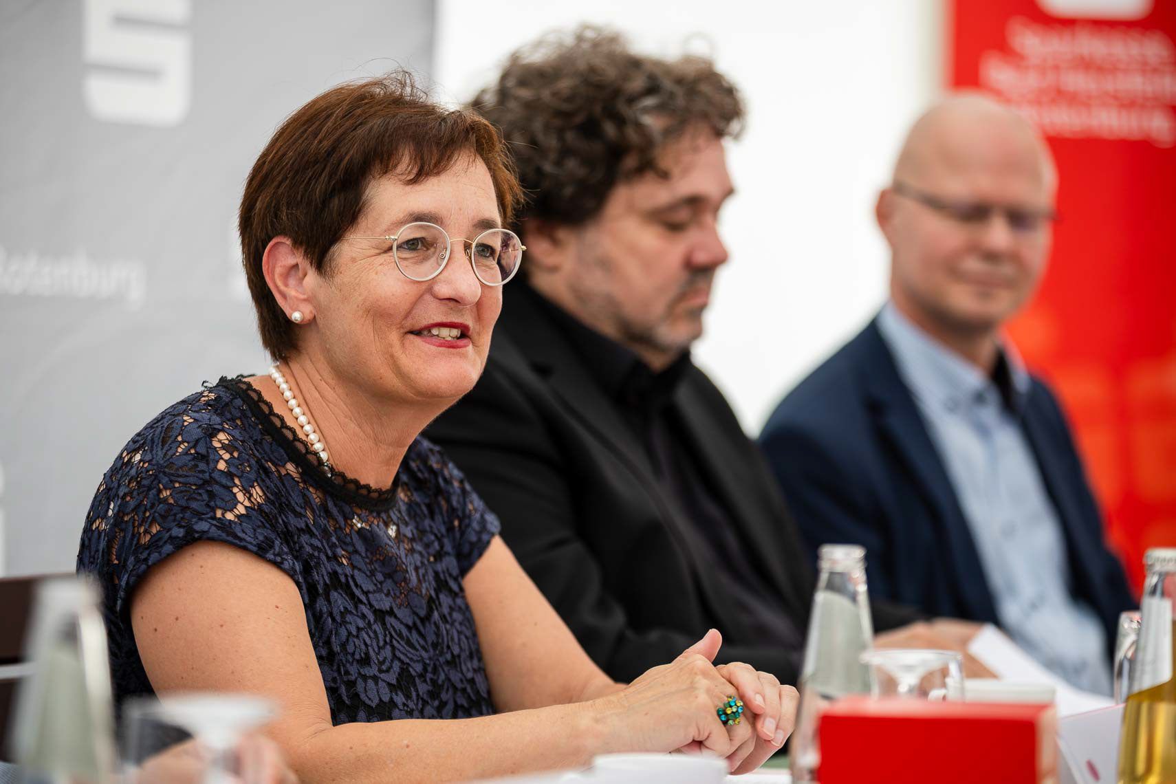 Anke Hofmann (Bürgermeisterin der Stadt Bad Hersfeld), Joern Hinkel (Intendant der Bad Hersfelder Festspiele), Jörg Klinge (Geschäftsführer der Kulturstiftung Hessen-Thüringen und Vertreter des Sparkassen- und Giroverbandes Hessen-Thüringen)