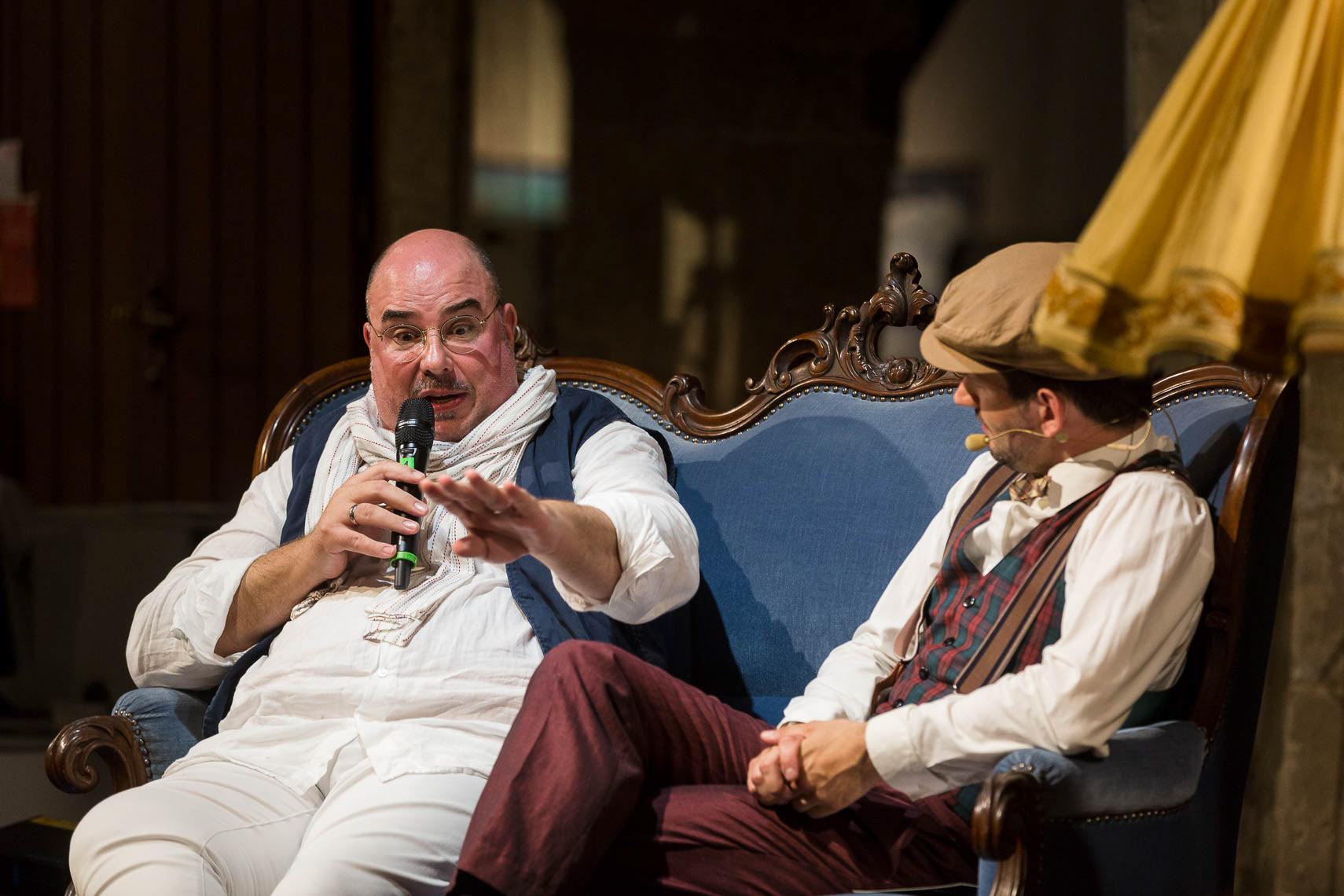 Schauspieler Robert Joseph Bartl mit Gastgeber Dominik Mäcke