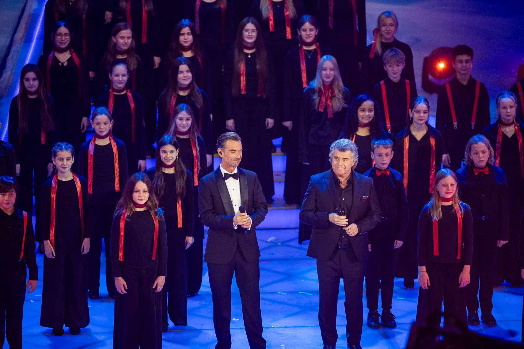 Florian Silbereisen und Andy Borg bei der TV-Show "Das Adventsfest der 100.000 Lichter" im Congress Centrum Suhl, Deutschland, 29. November 2025.